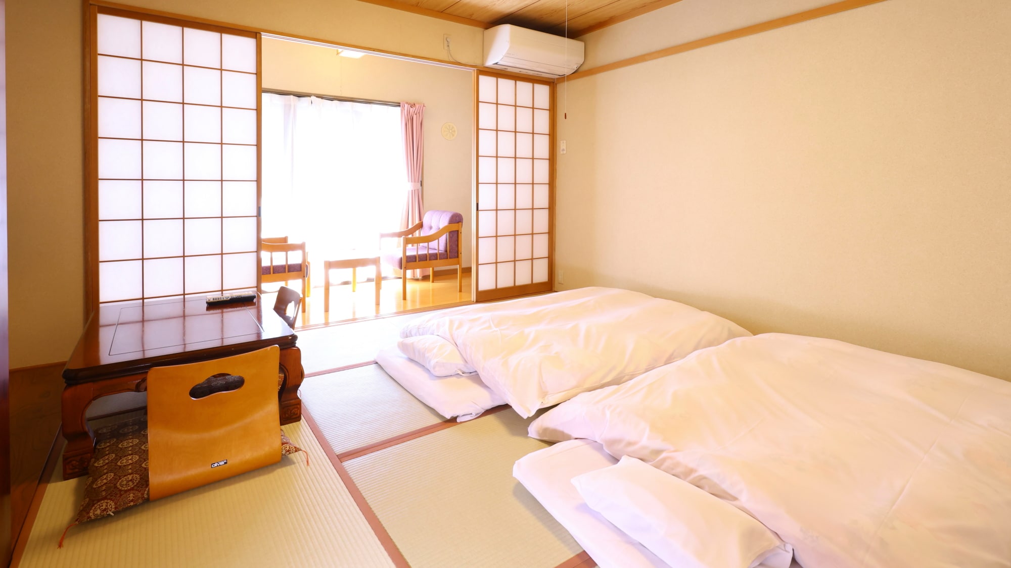 [Ruang bergaya Jepang 8 tatami] Futon digelar terlebih dahulu.