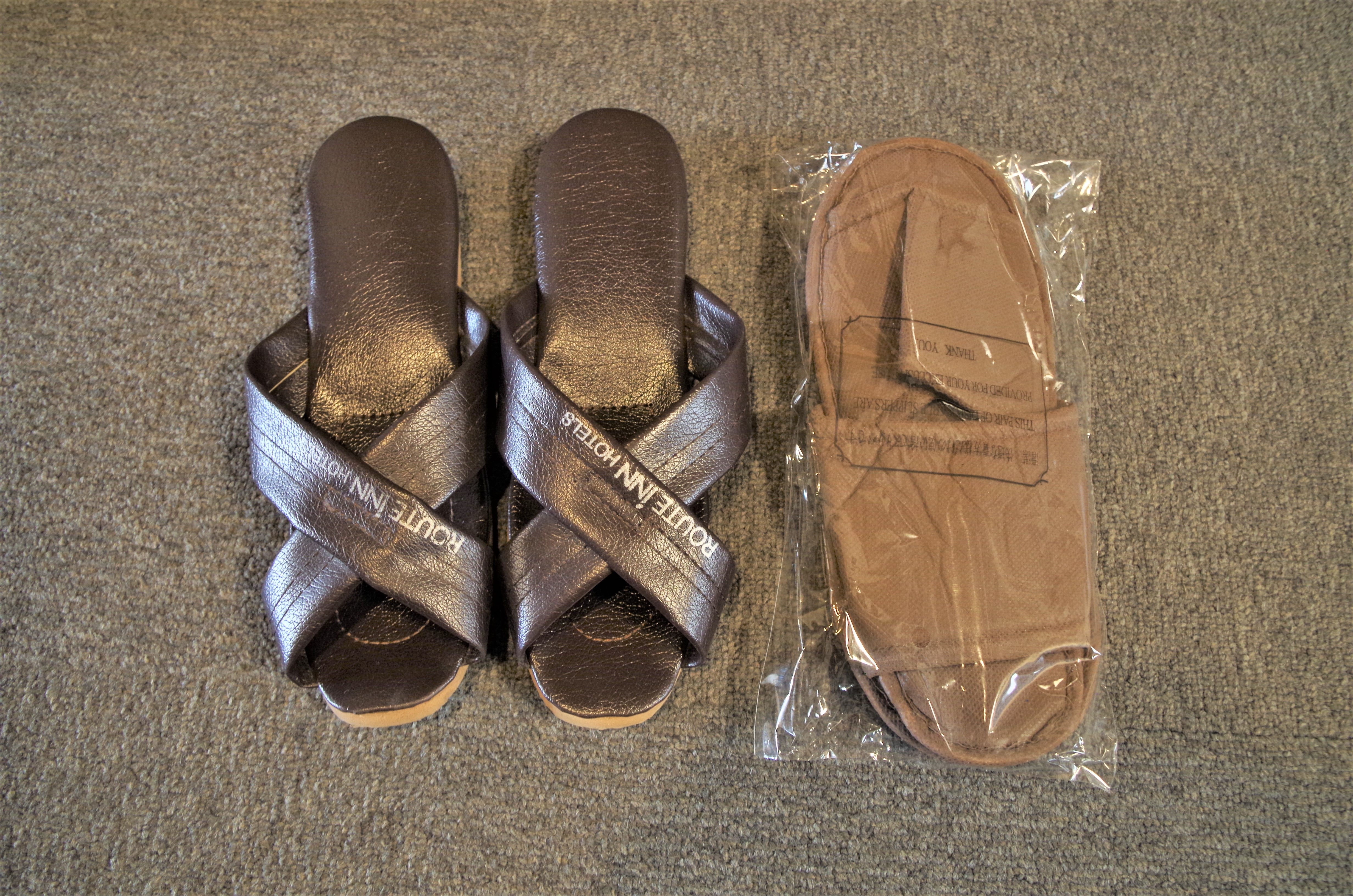 Slippers (Simple slippers can be taken home)