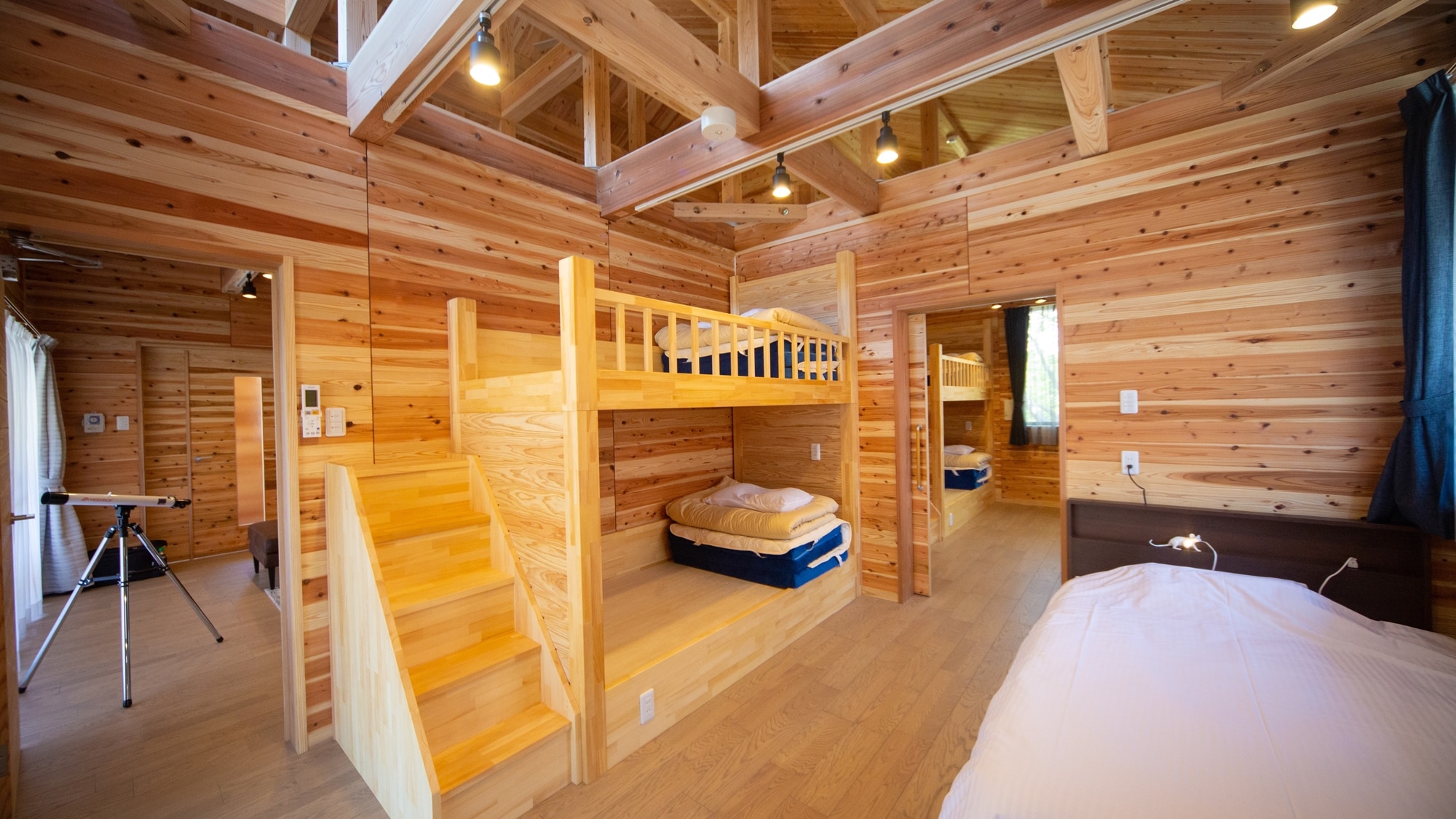 * [Grand Cabin] A bedroom with a normal bed and a bunk bed. Only this room has a bunk bed!