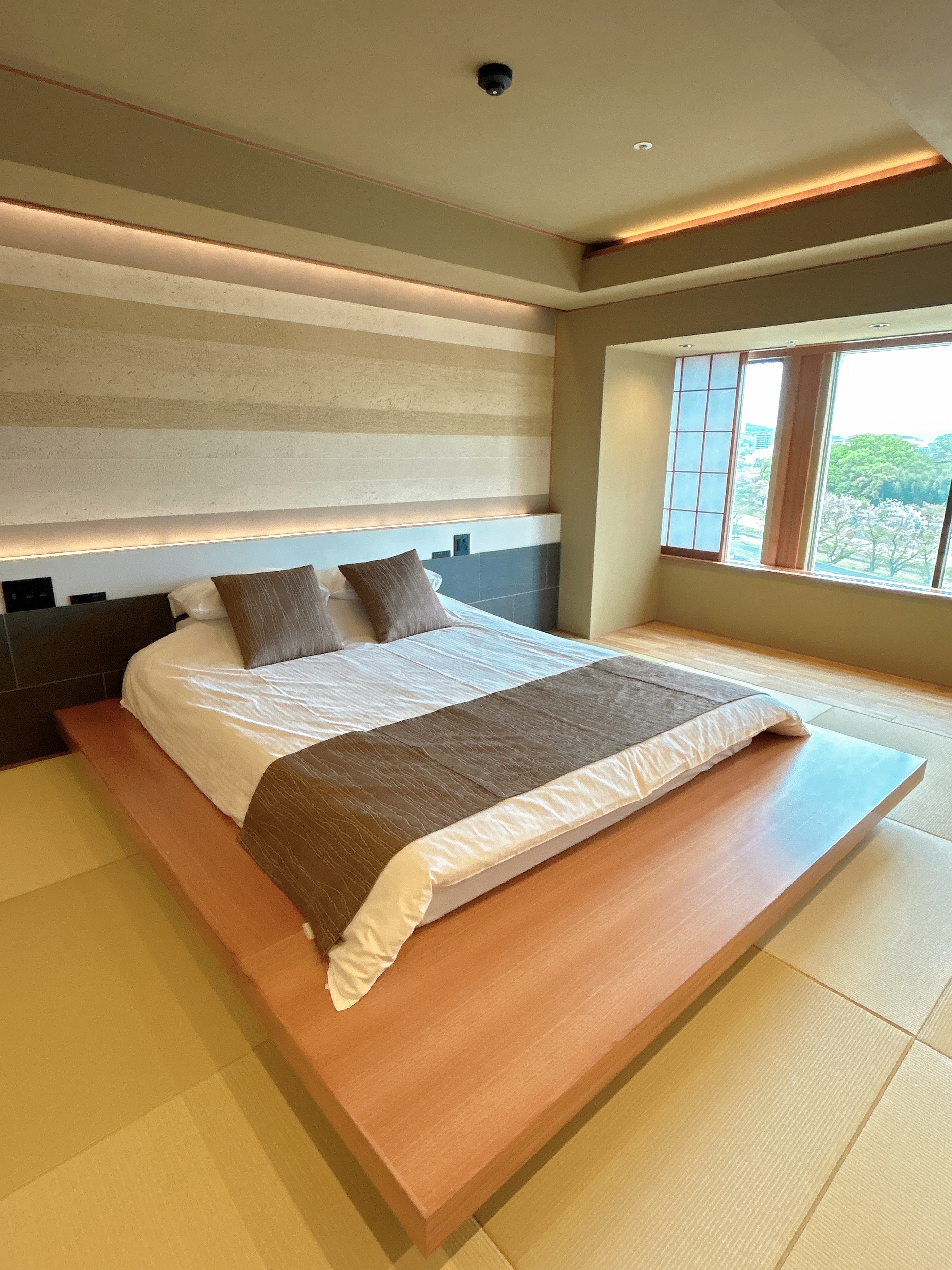Japanese-style room