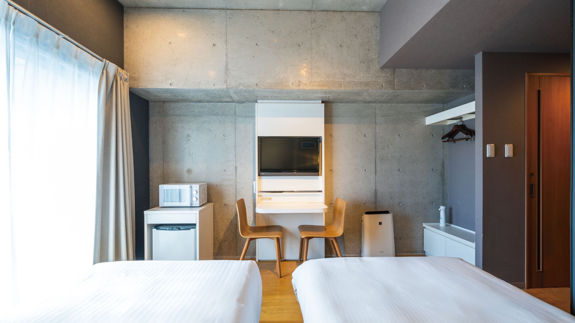 [New building/Non-smoking] Standard twin room with separate bathroom and toilet, microwave oven. Balcony included. Popular for its ease of use.