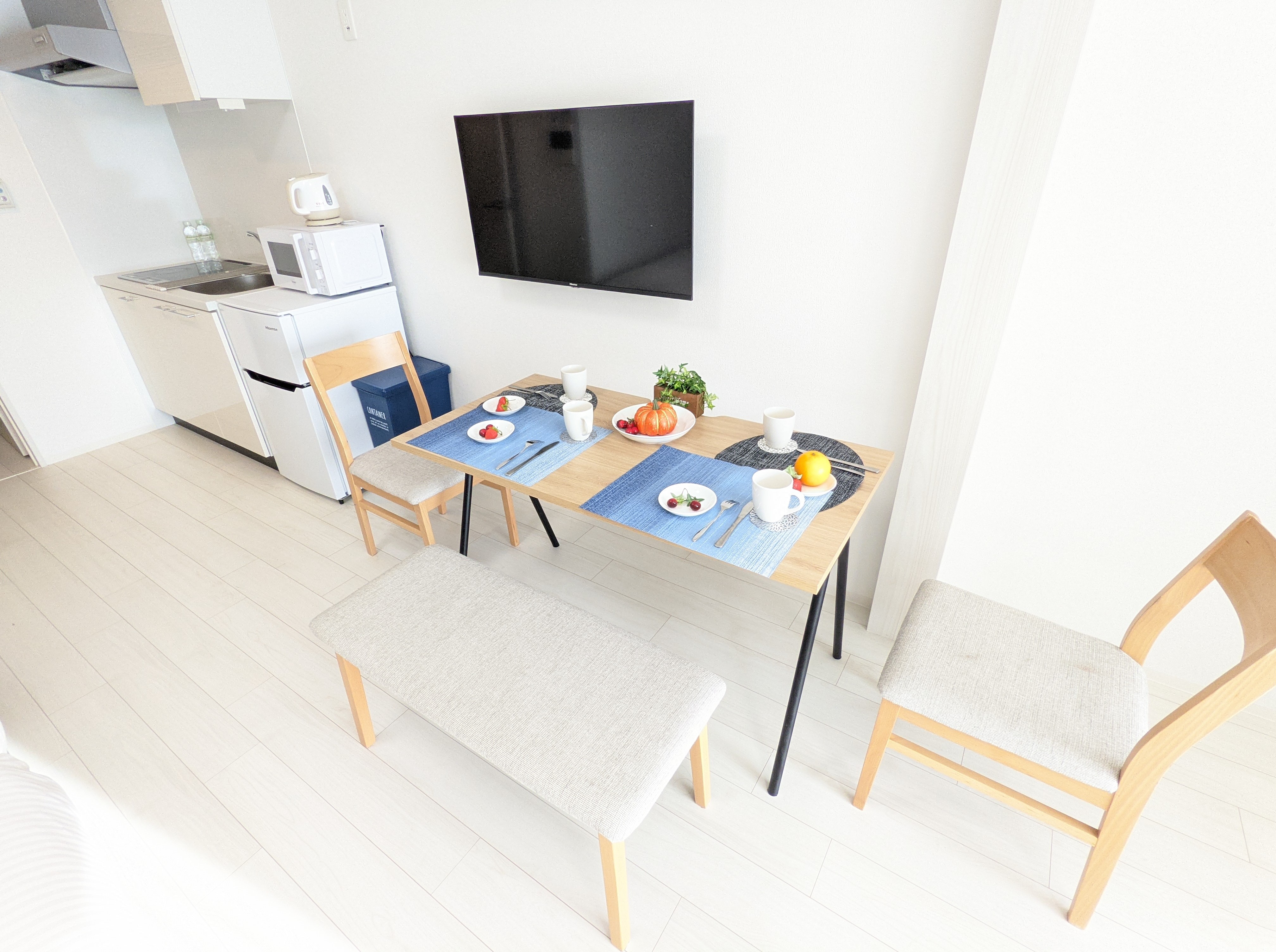 Dining room with force partition
