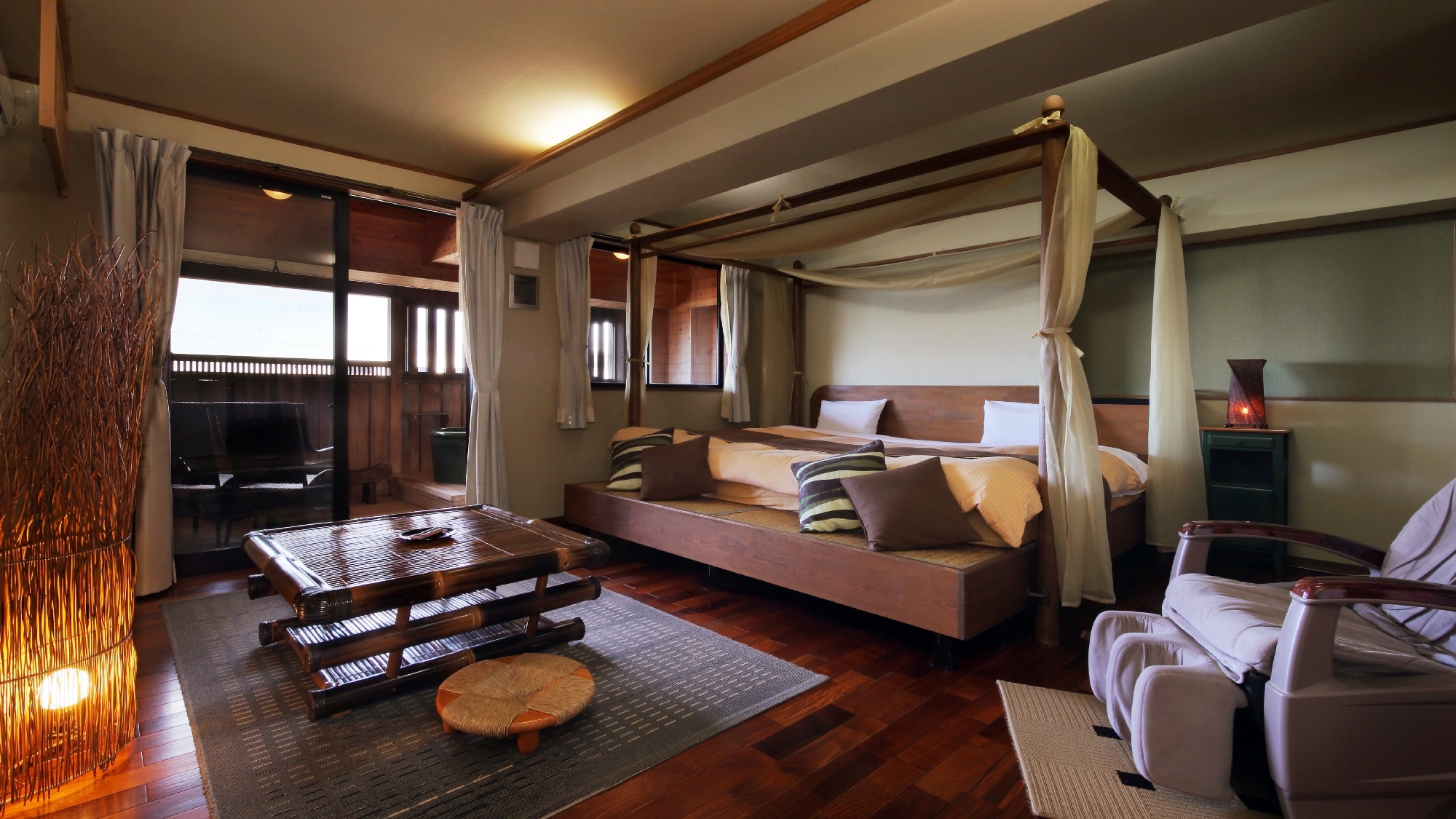 An example of a room: [Shin Nagisa Kan☆Nini] Fully equipped with an open-air bath with a sea view, massage chairs, a large TV, and more.