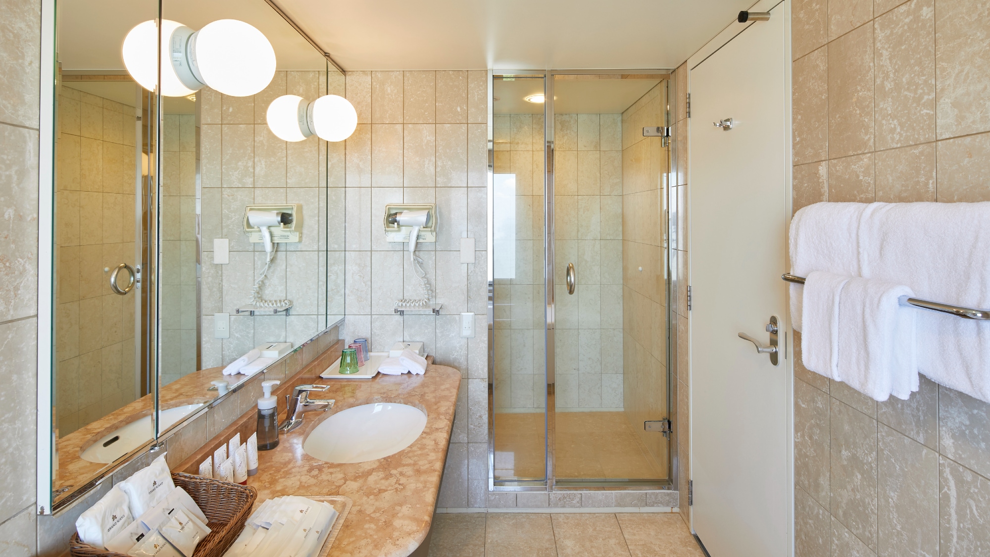 〇彩虹豪華房、彩虹豪華家庭浴室（圖）