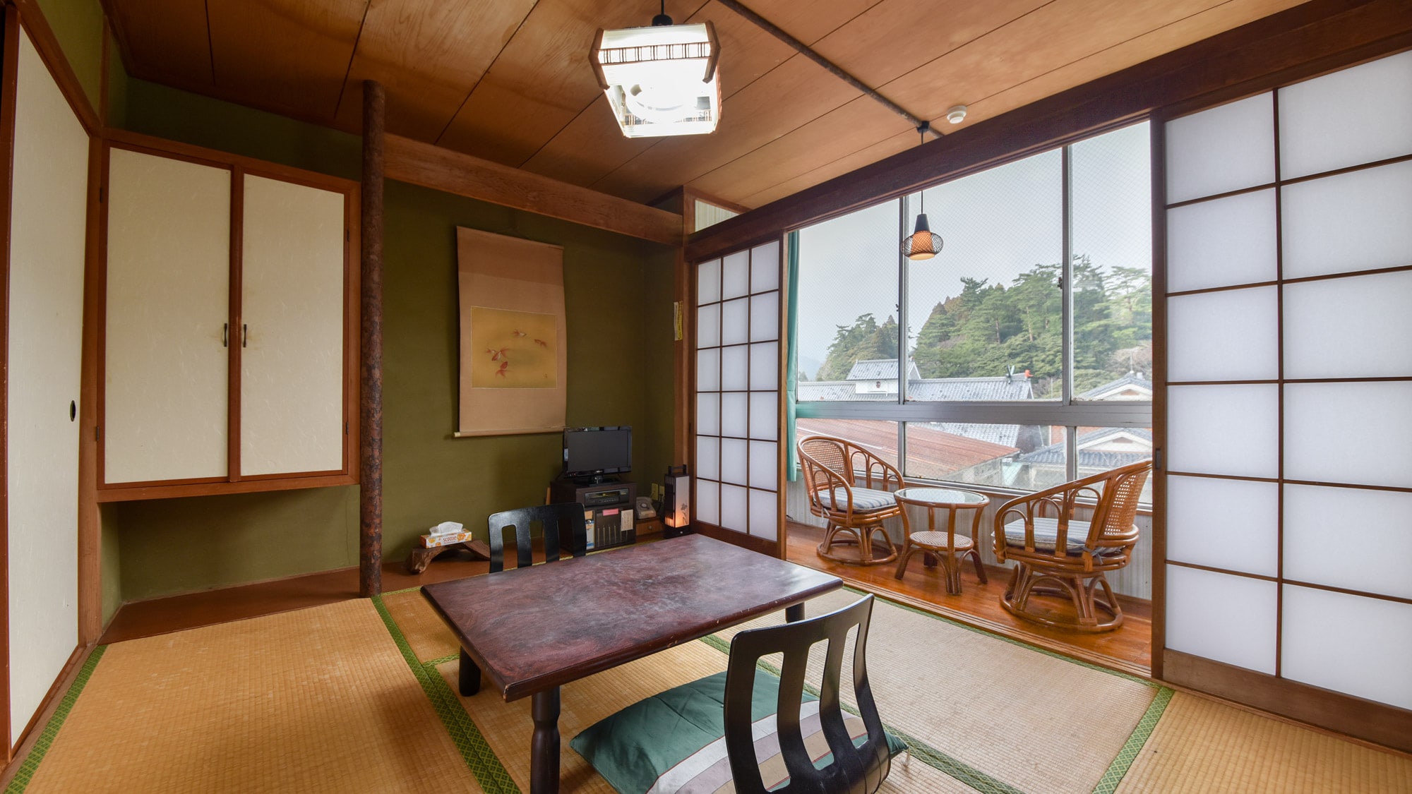 * [Japanese-style room, 6 tatami mats] We provide a quiet guest room.