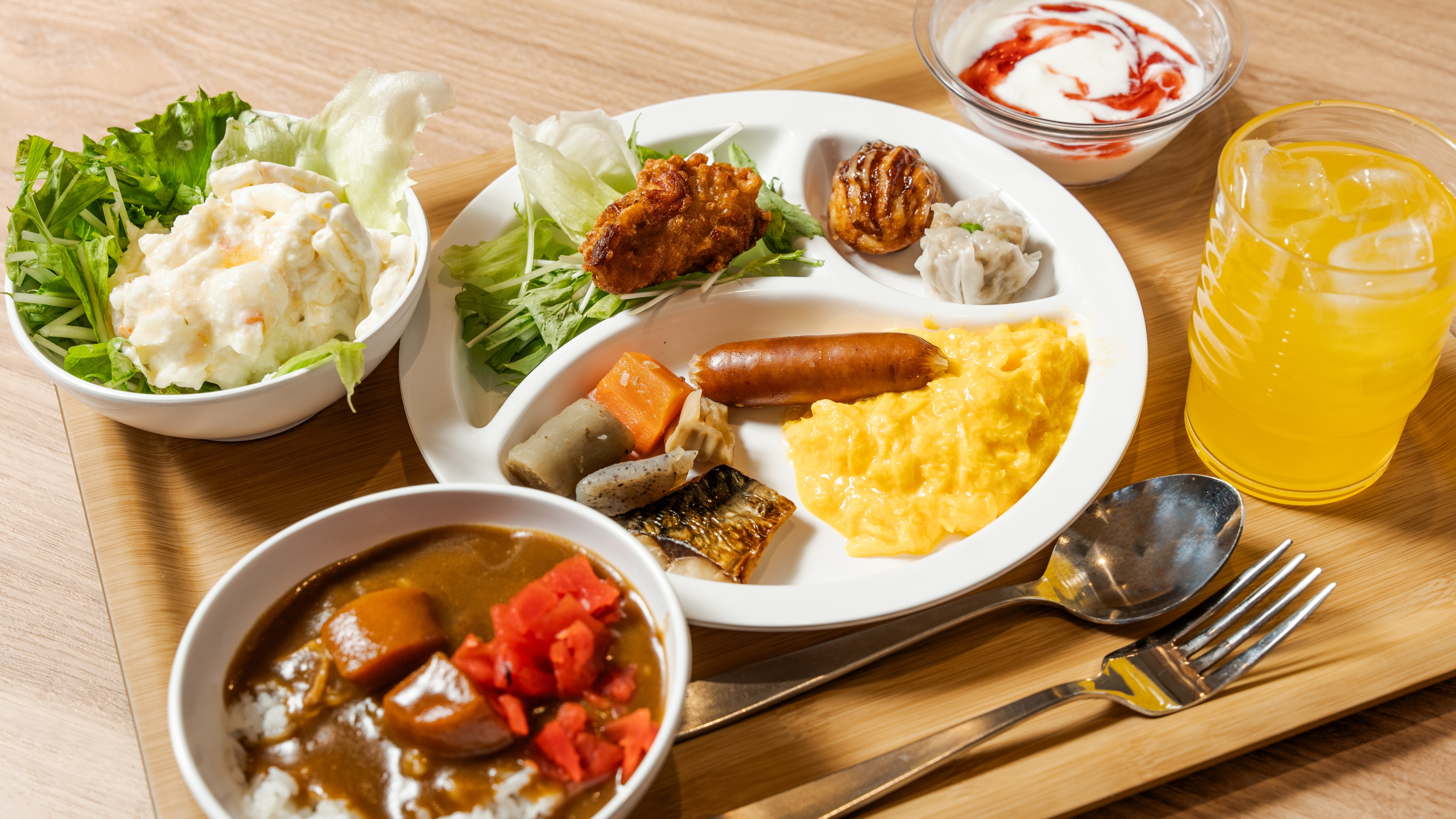 Breakfast Buffet/Start your day with breakfast. You can choose as much as you like of whatever you like.