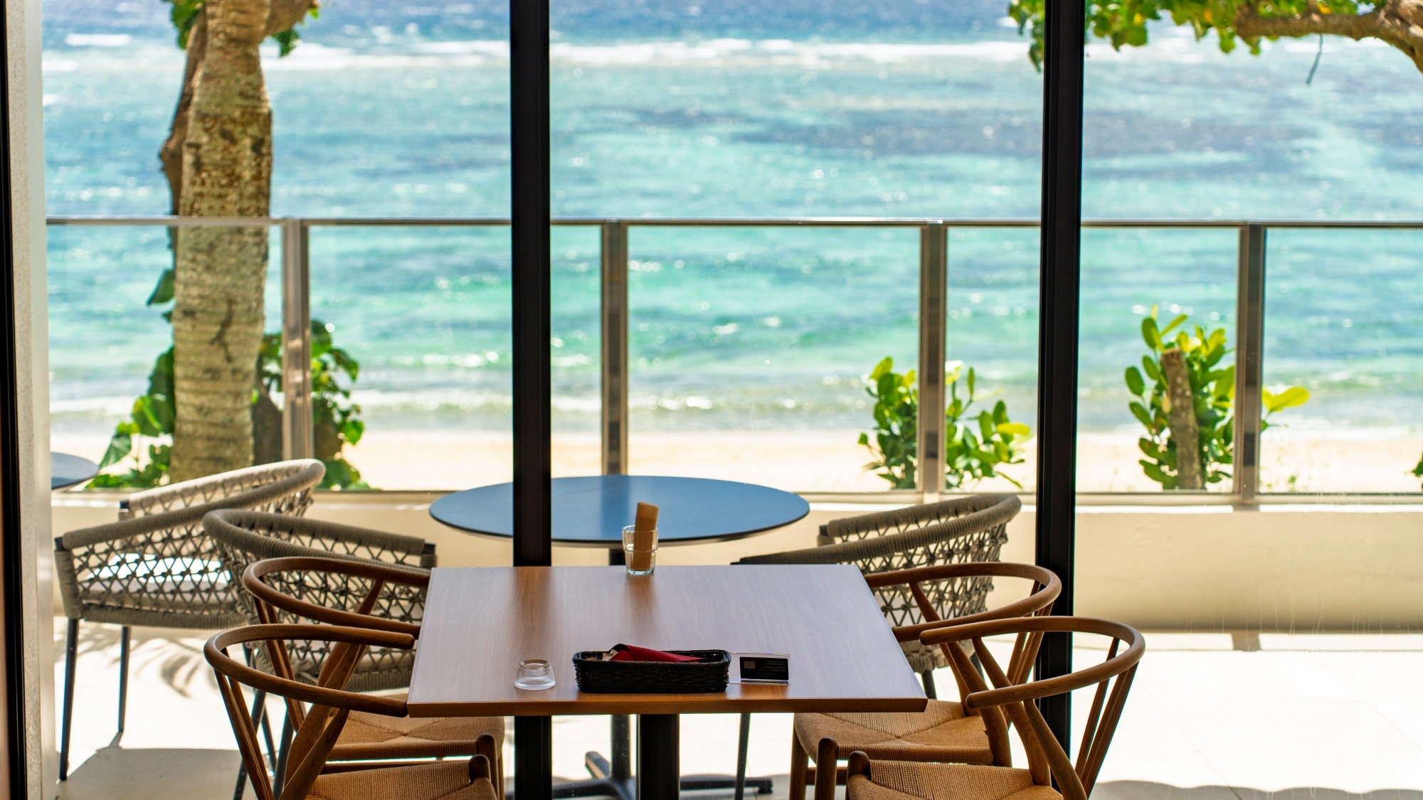*[Restaurant] Fine seaside dining with an extraordinary feel.