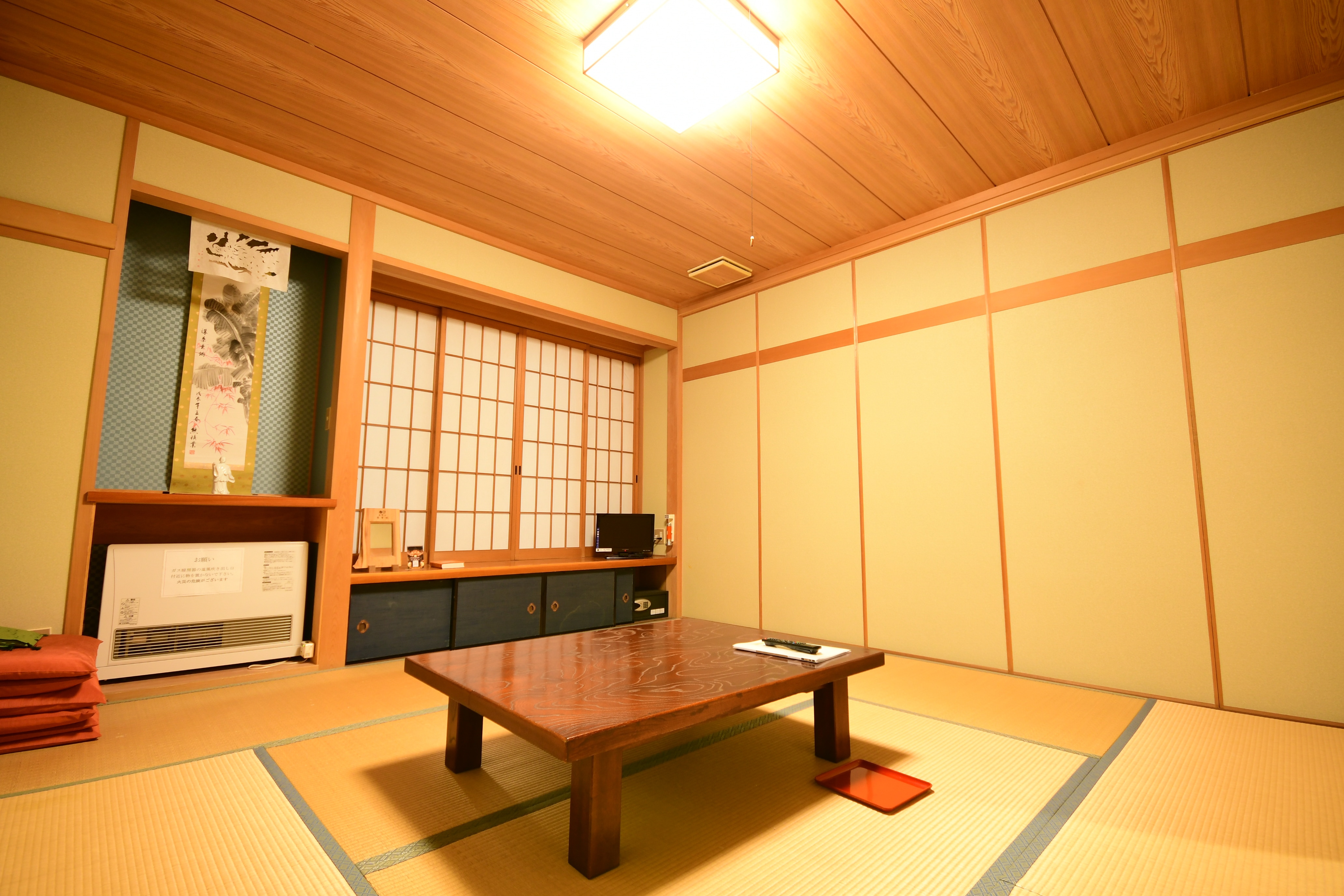Example of a Japanese-style room (8 tatami mats) (with air conditioning and Wi-Fi)