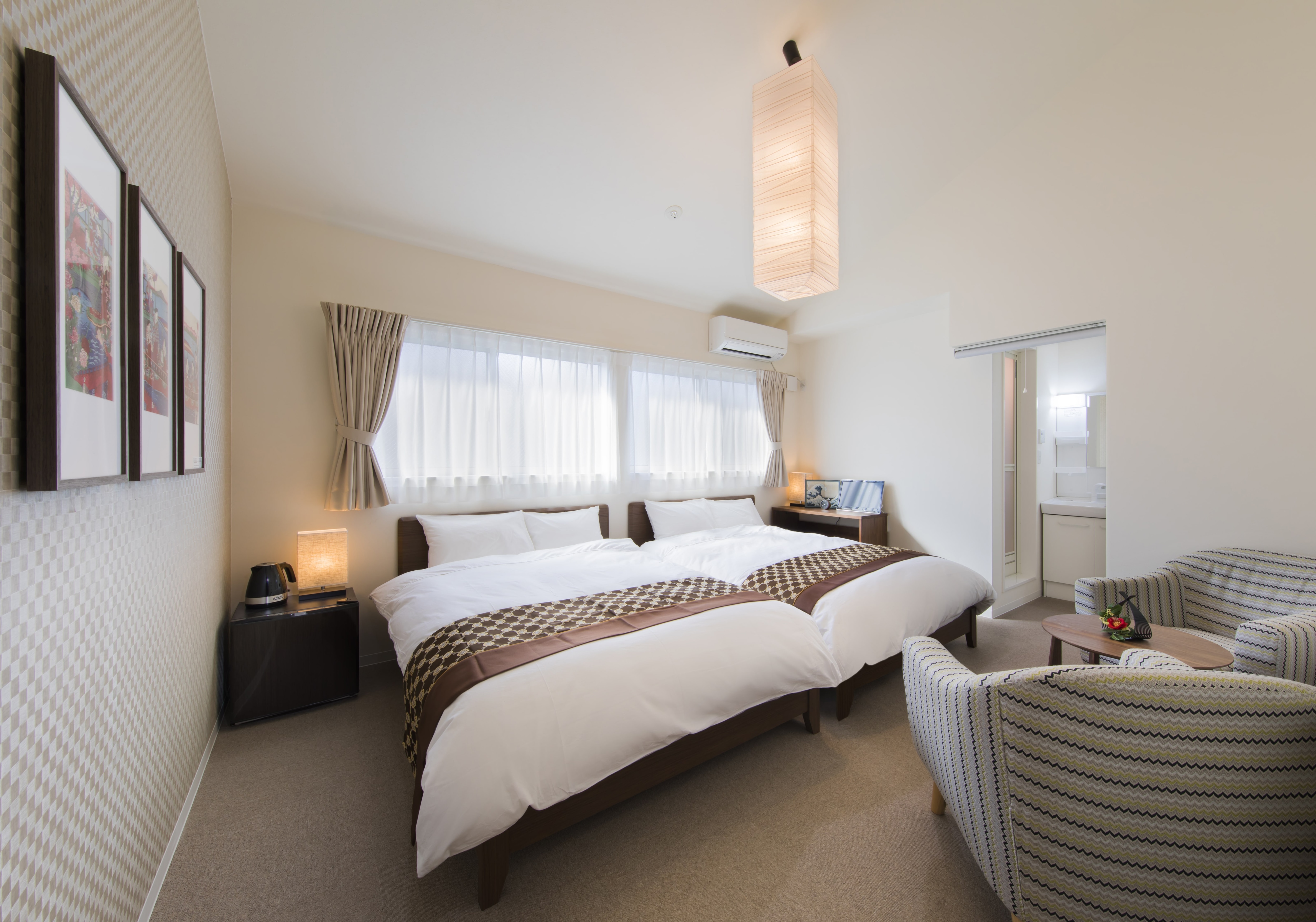 Tempat tidur ganda x 2, Kamar Suite 205