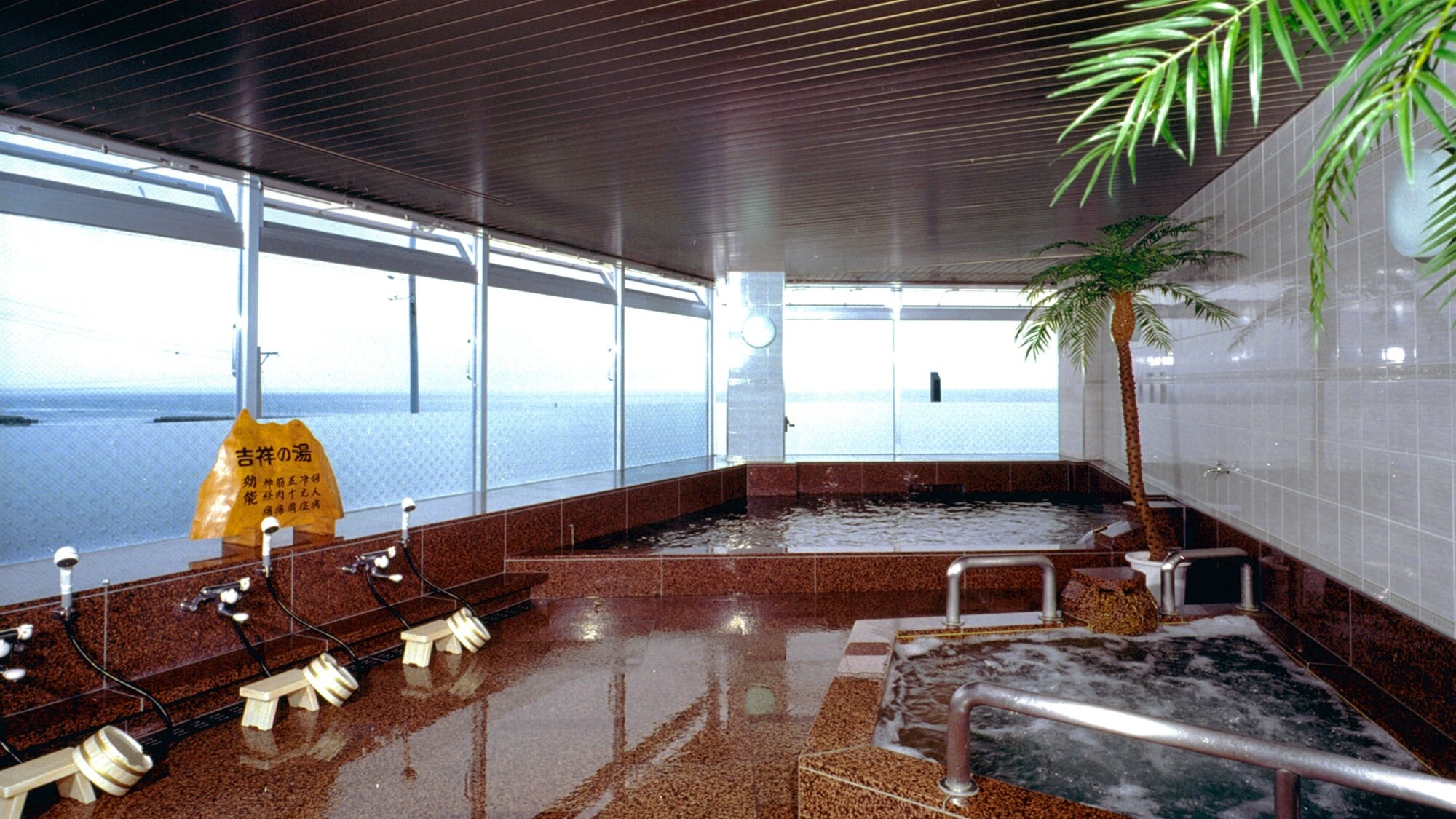 [Large communal bath] 100% natural hot spring with ocean view overlooking the magnificent sea
