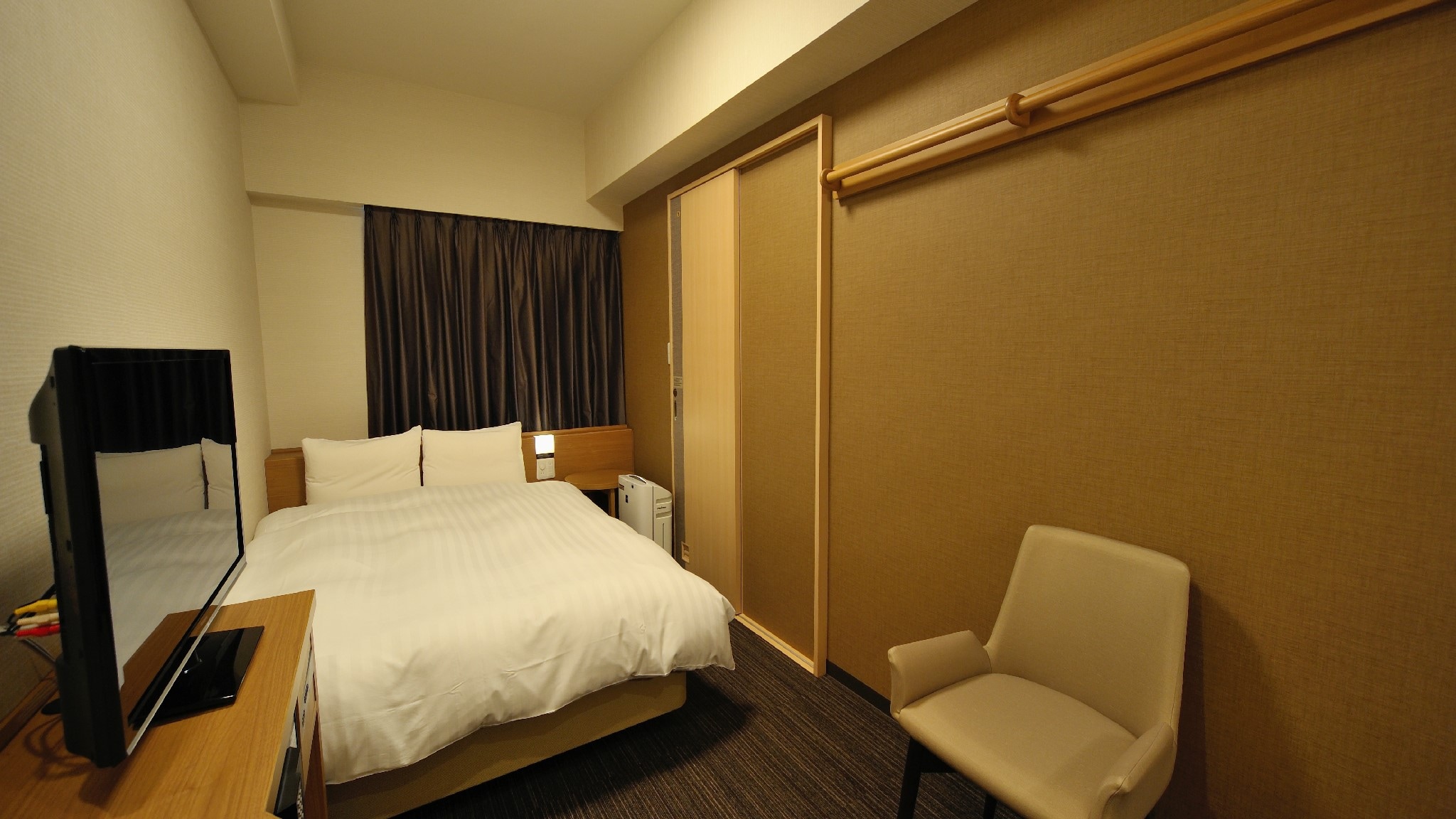 标准双人床（14m2 床宽 120x195cm）◆ 有席梦思床◆