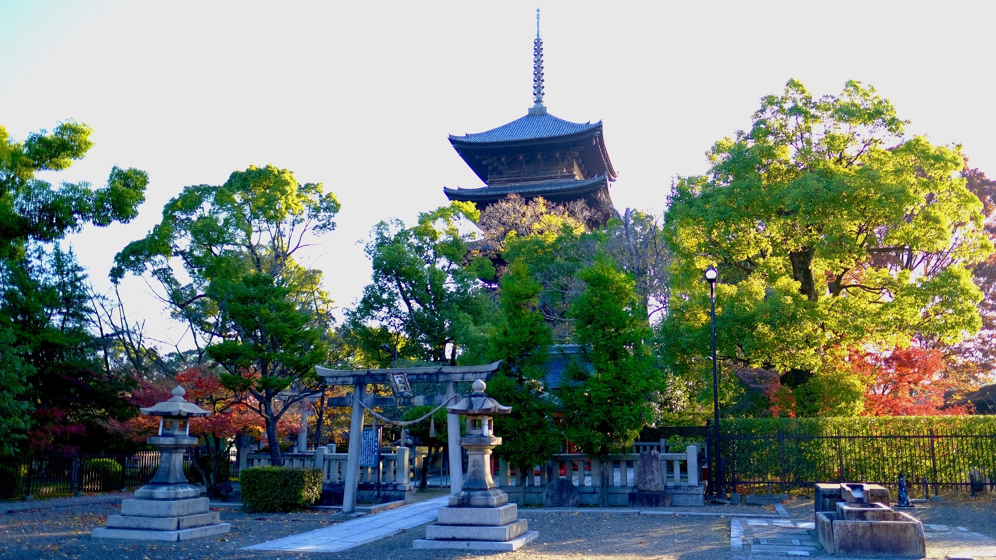 Kuil Toji [20 menit berjalan kaki dari hotel]