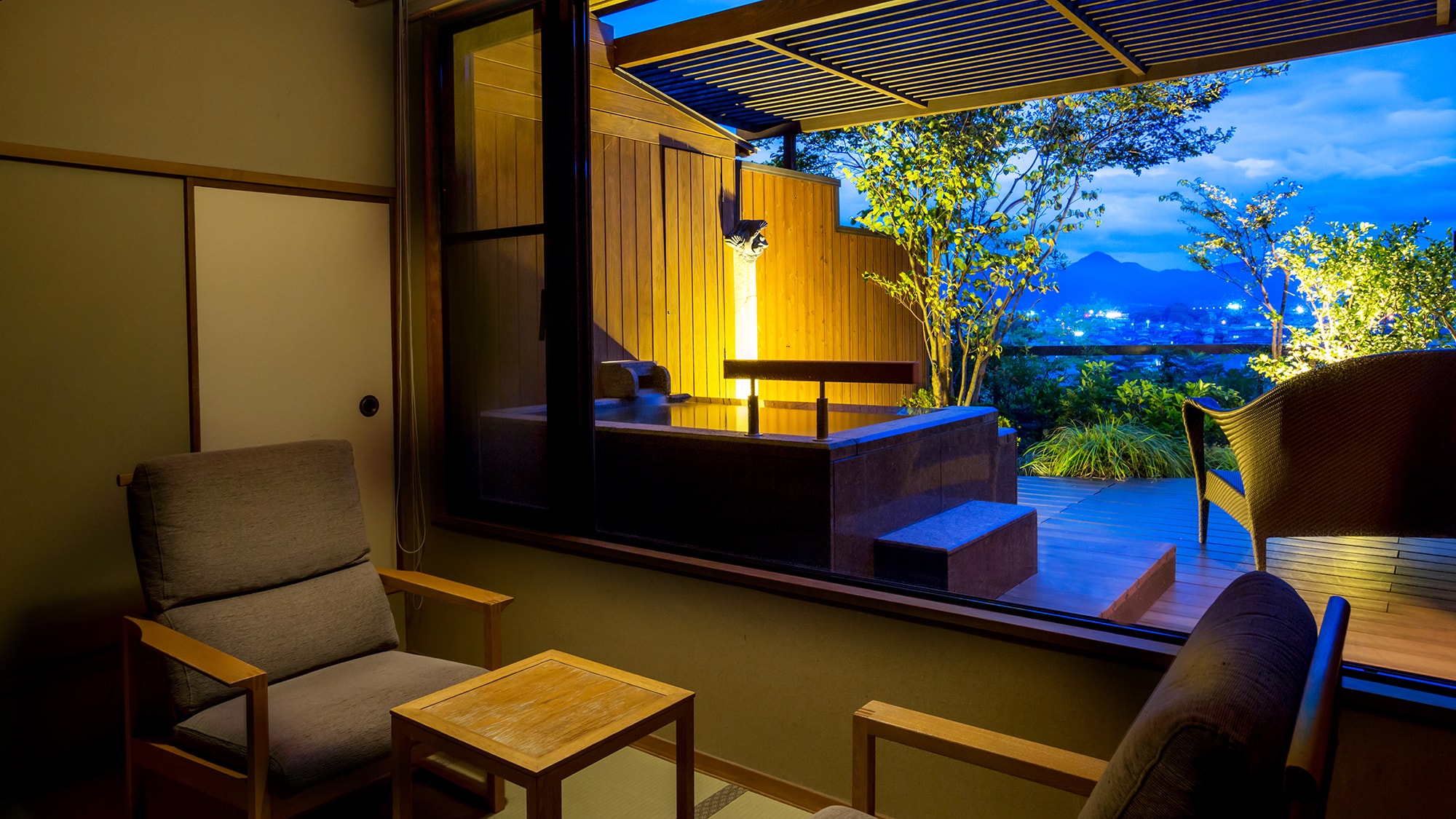 [Fujimidai/Japanese-style room with private open-air bath] A panoramic view of Kotohira town from the open-air bath in the guest room (example)