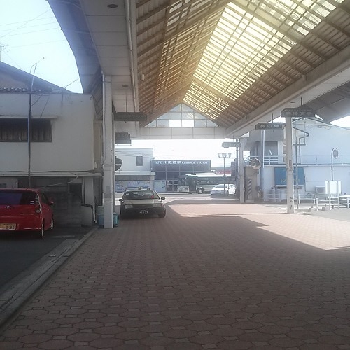 [สิ่งอำนวยความสะดวกใกล้เคียง] มีทางเดินอาเขตจากสถานี JR Kawanoe มายังโรงแรม ไม่ต้องกังวลเรื่องฝน