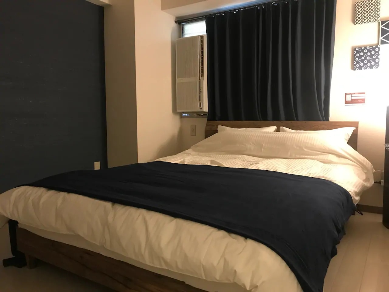 [102] Double bed bedroom