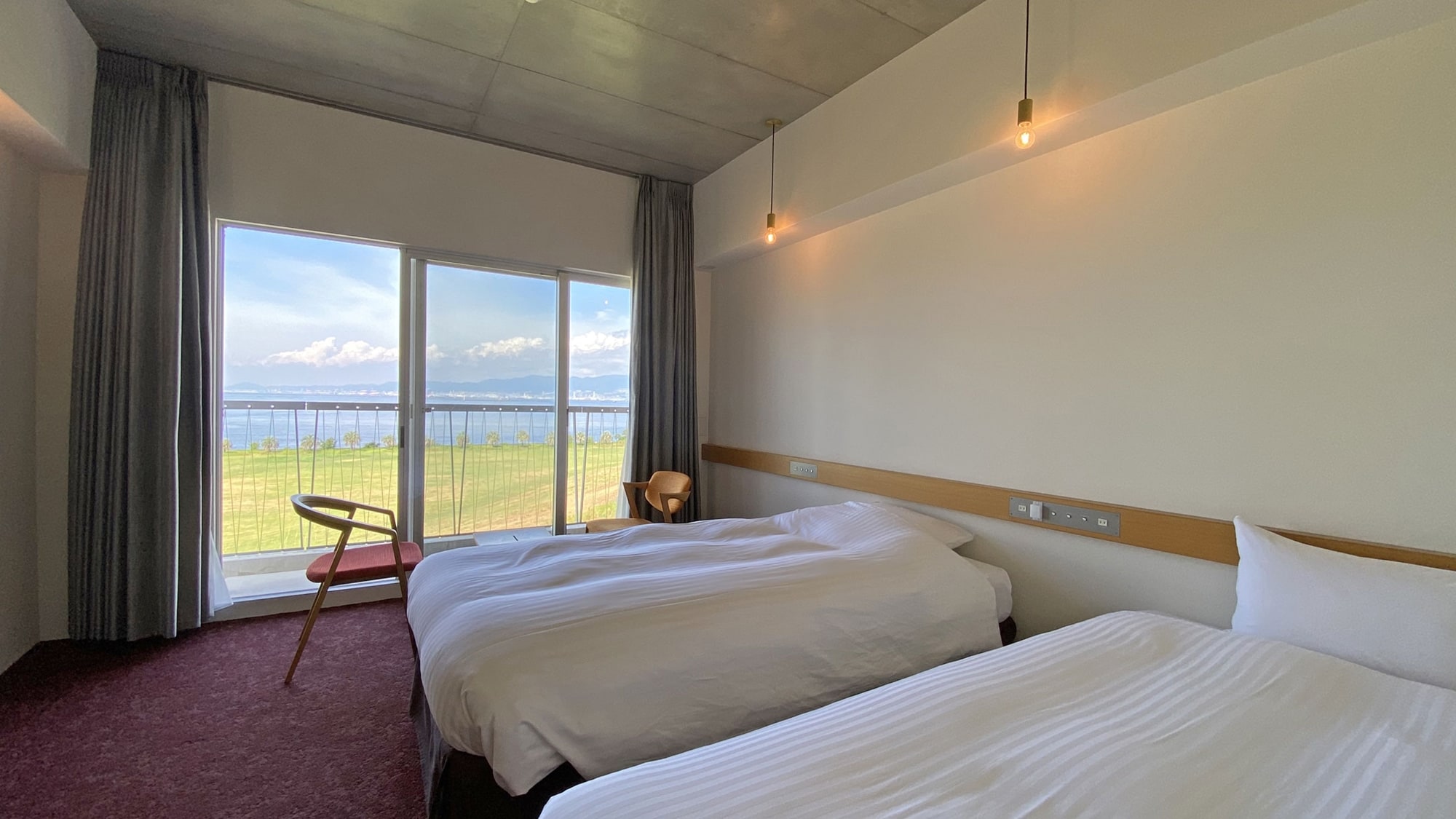 * [New building nest: standard twin (sunset view) example] Ventilation is perfect with the large windows leading to the terrace.