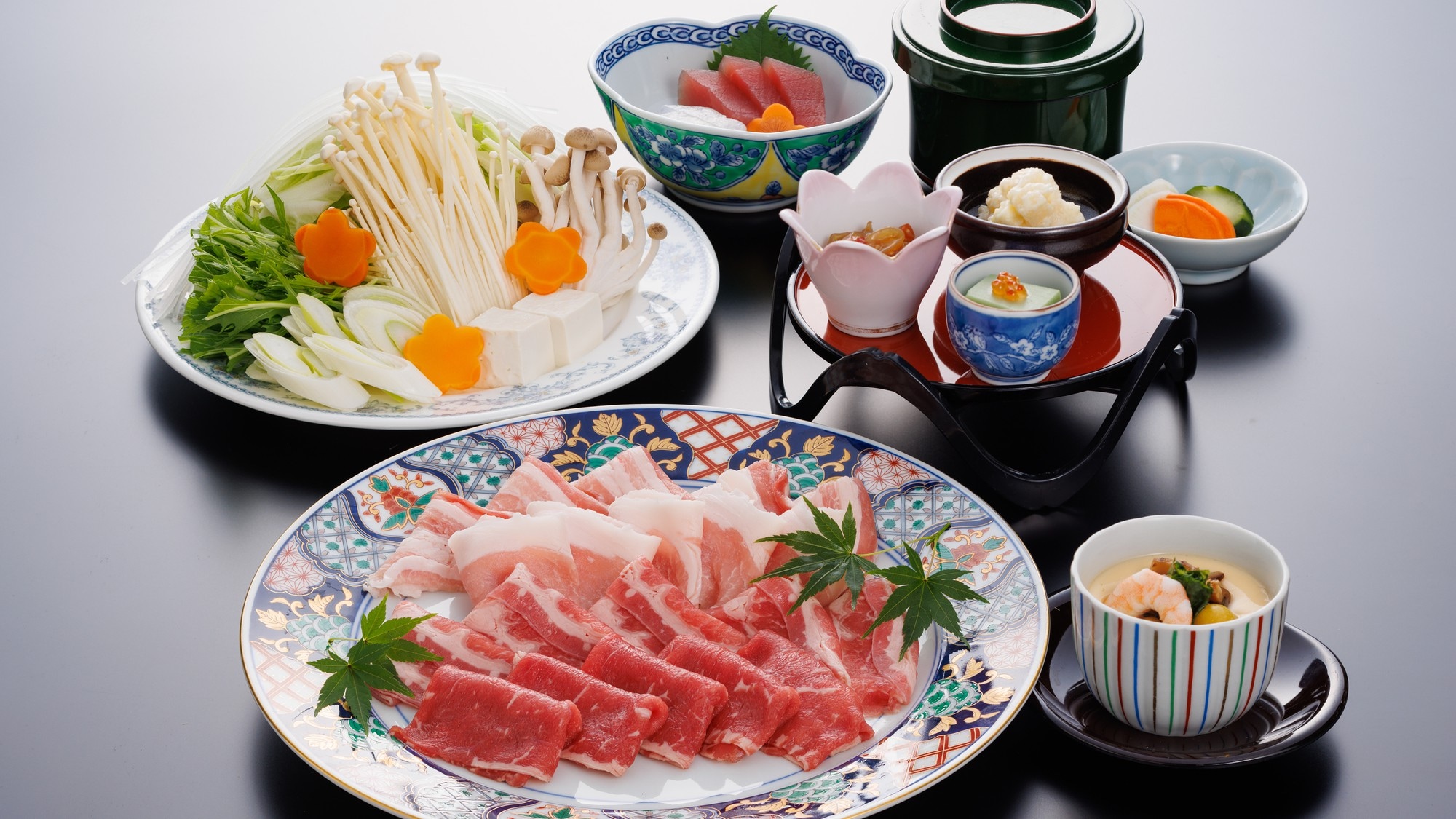 Ví dụ về sukiyaki và shabu-shabu ăn thả ga