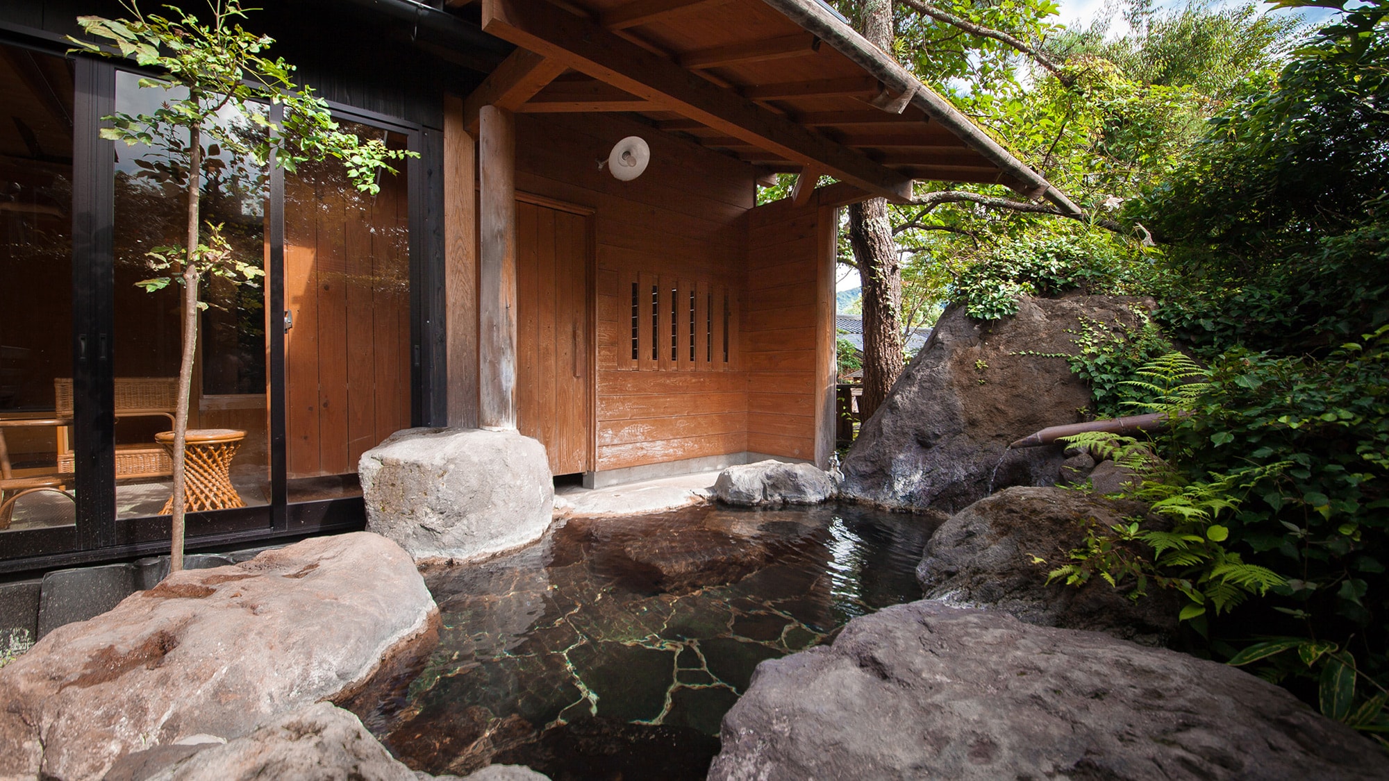 [Tsubaki Room]: Open-air bath