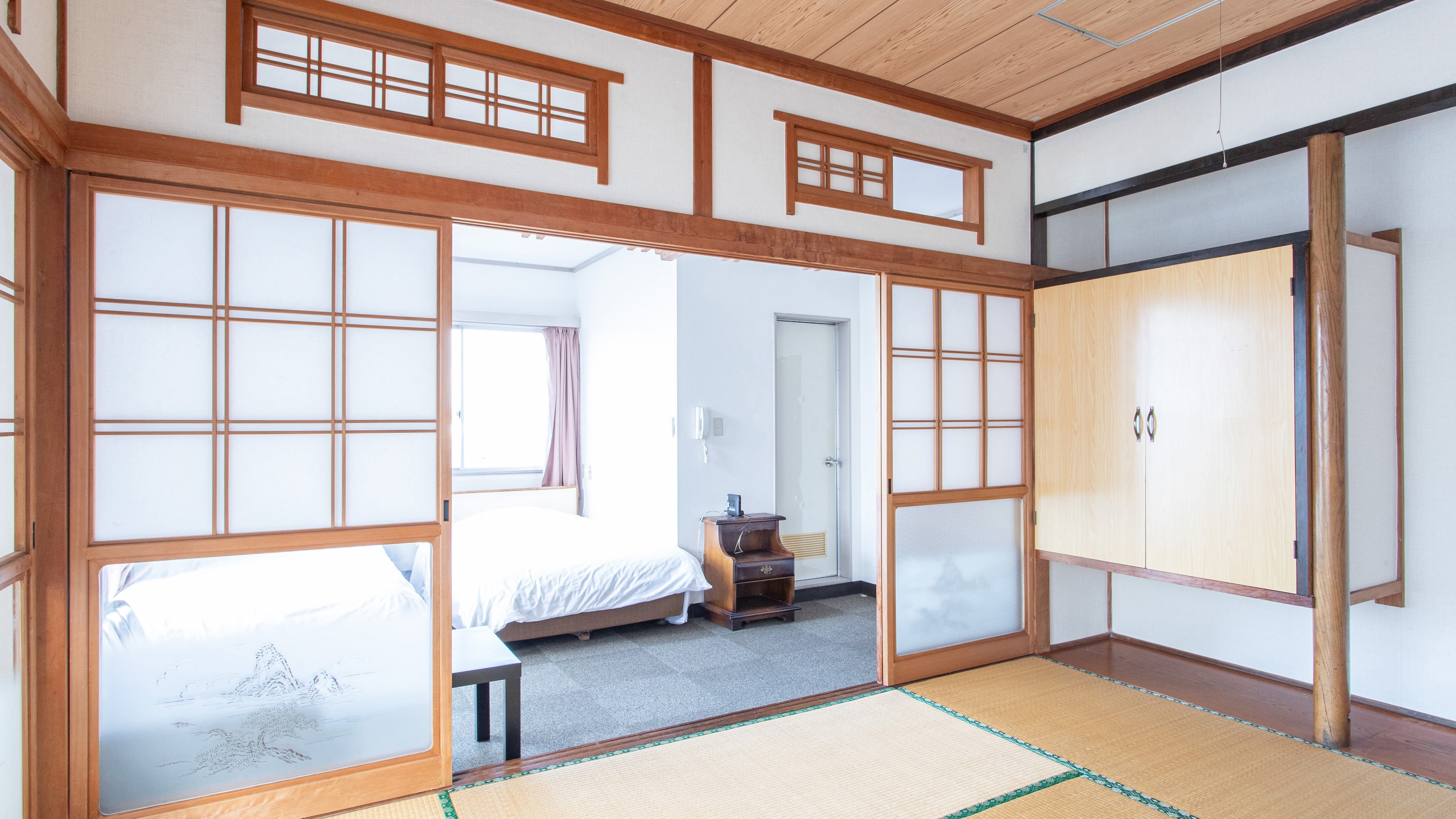 [Non-smoking] Japanese-Western room for 1-5 people