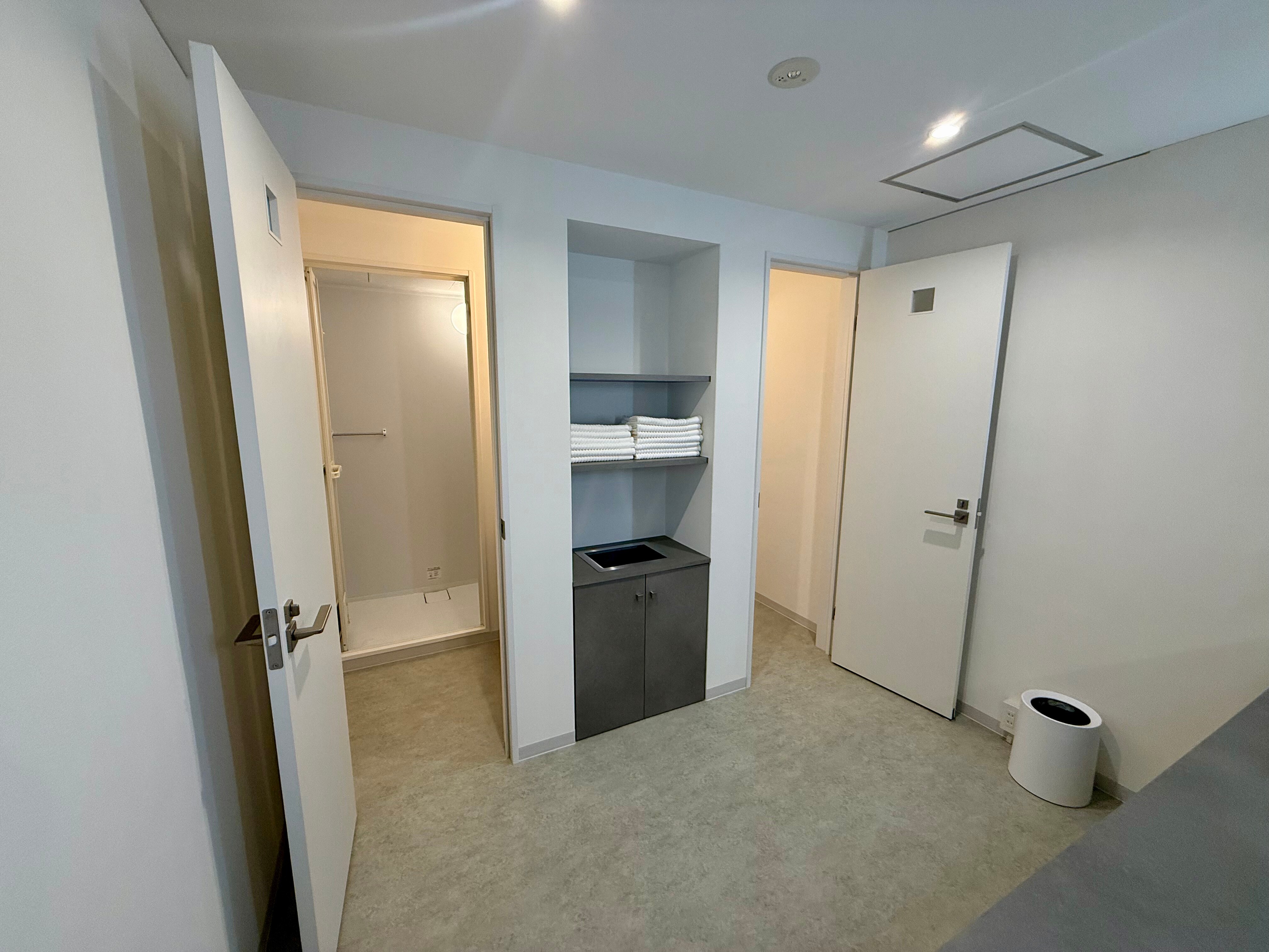Shower_Shared shower room