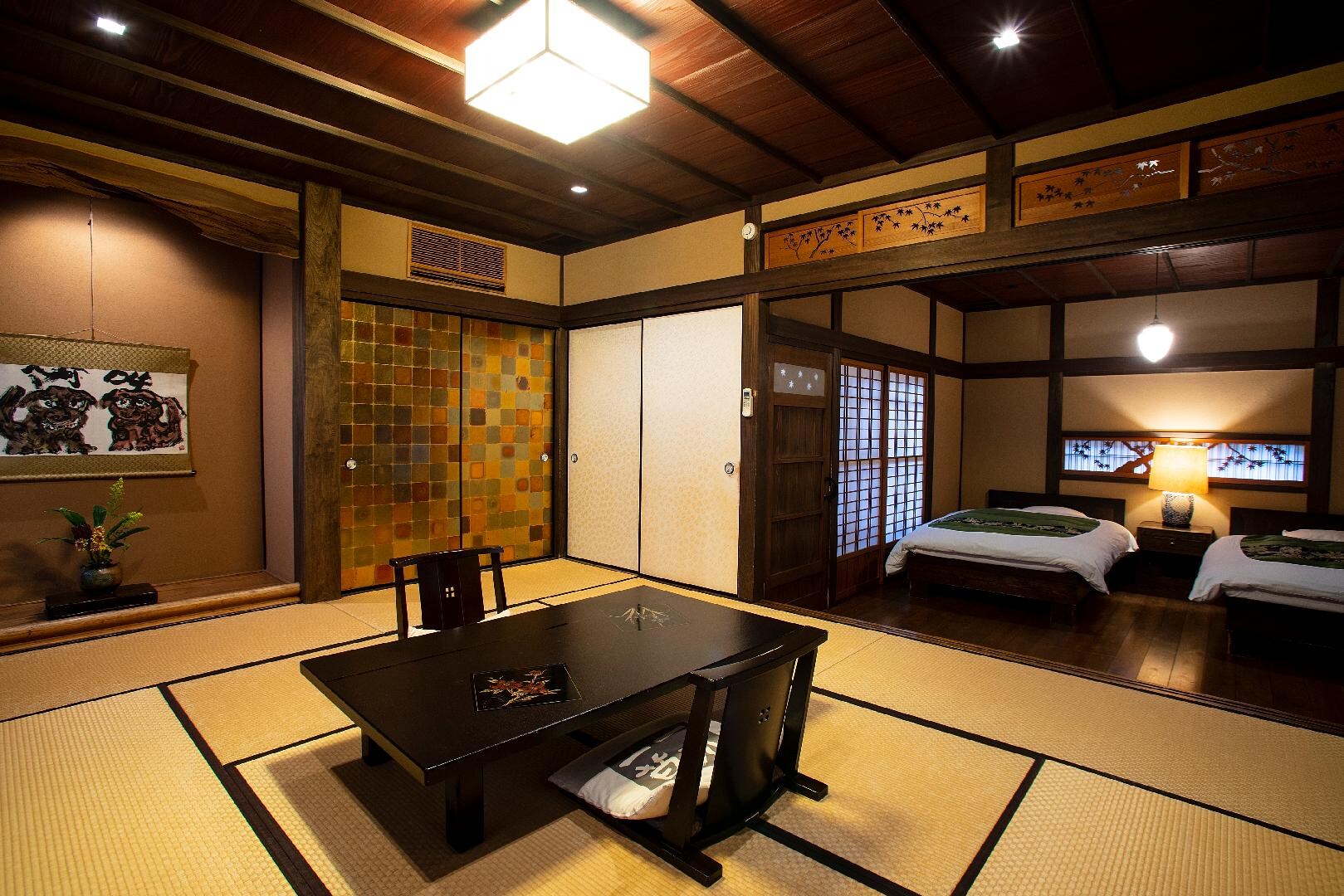 A special room with an indoor bath and an open-air bath, "Momiji" (a two-room Japanese-Western style room)