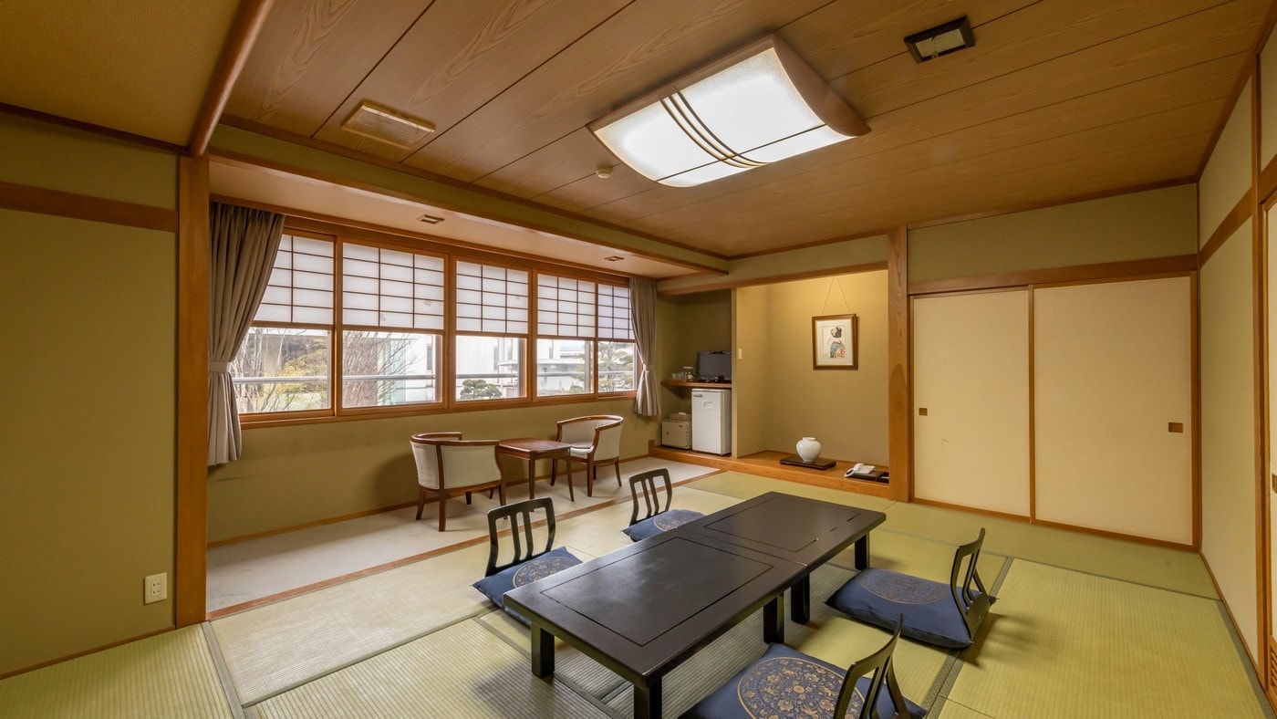 [Expansive Japanese-style room] A spacious tatami room where you can stretch your arms and legs slowly.