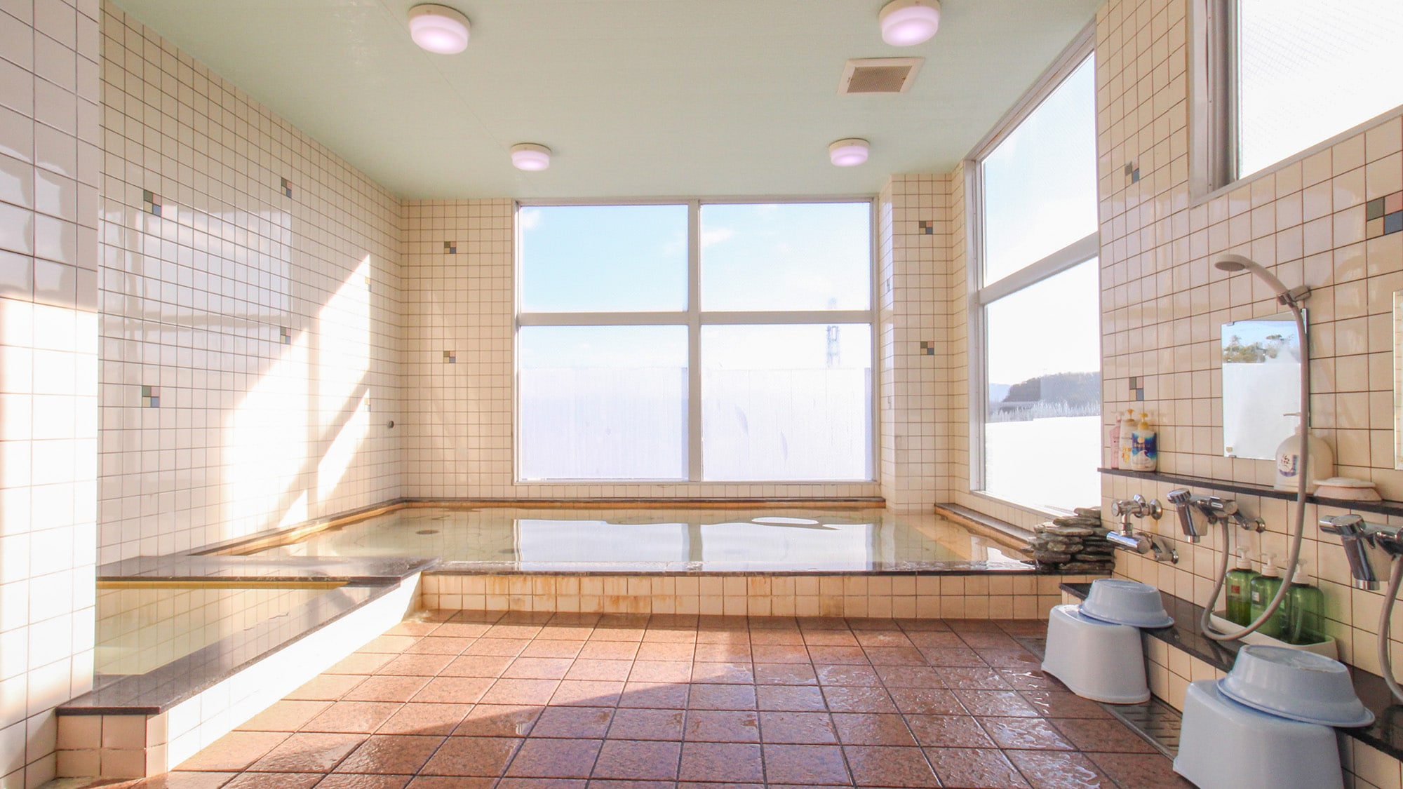 * [Observation Bath] Men only! You can see the cityscape of Anan City.