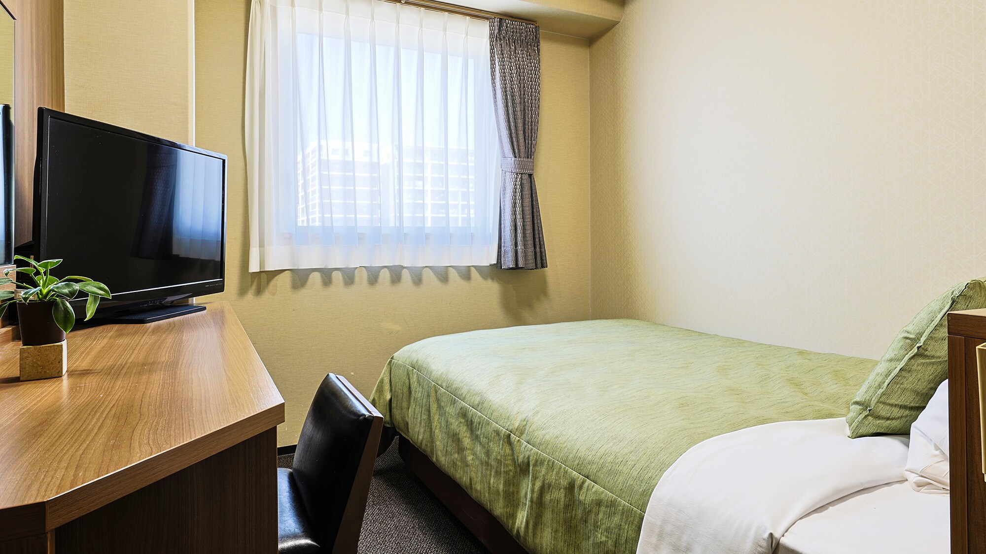 [Semi-double] A slightly wider bed to soothe your tired body. Designed so that you can watch TV while lying down.