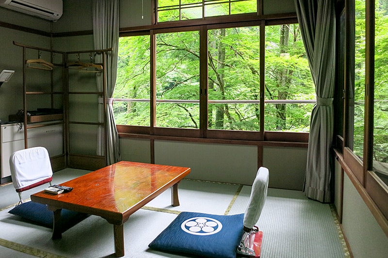 Japanese-style room (6 tatami mats)