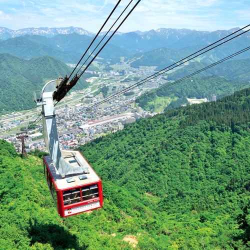 [Sightseeing around] <Yuzawa Kogen Ropeway (5 minutes by car)> Connect the Yuzawa Kogen at an altitude of 1000m from the foot in 7 minutes.