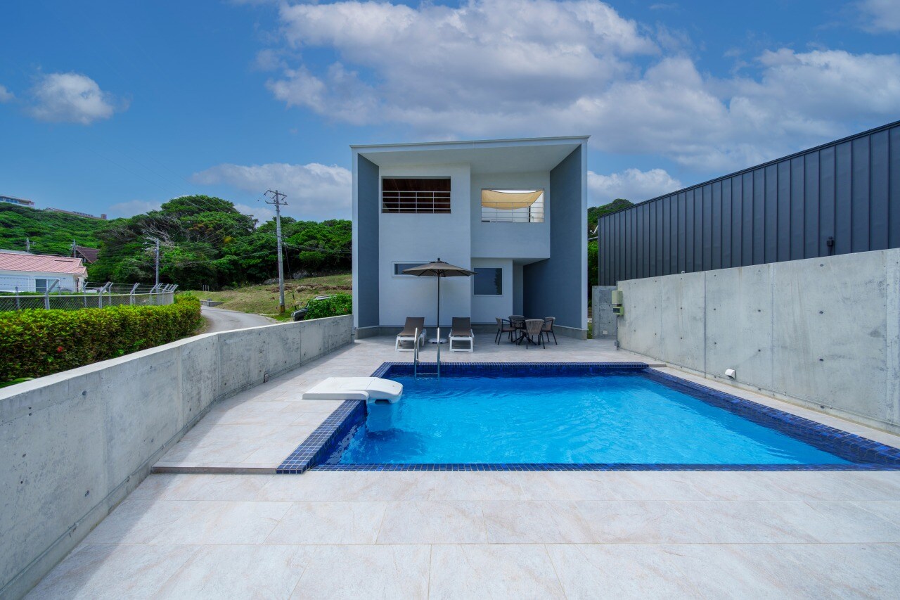 Building B Private Pool