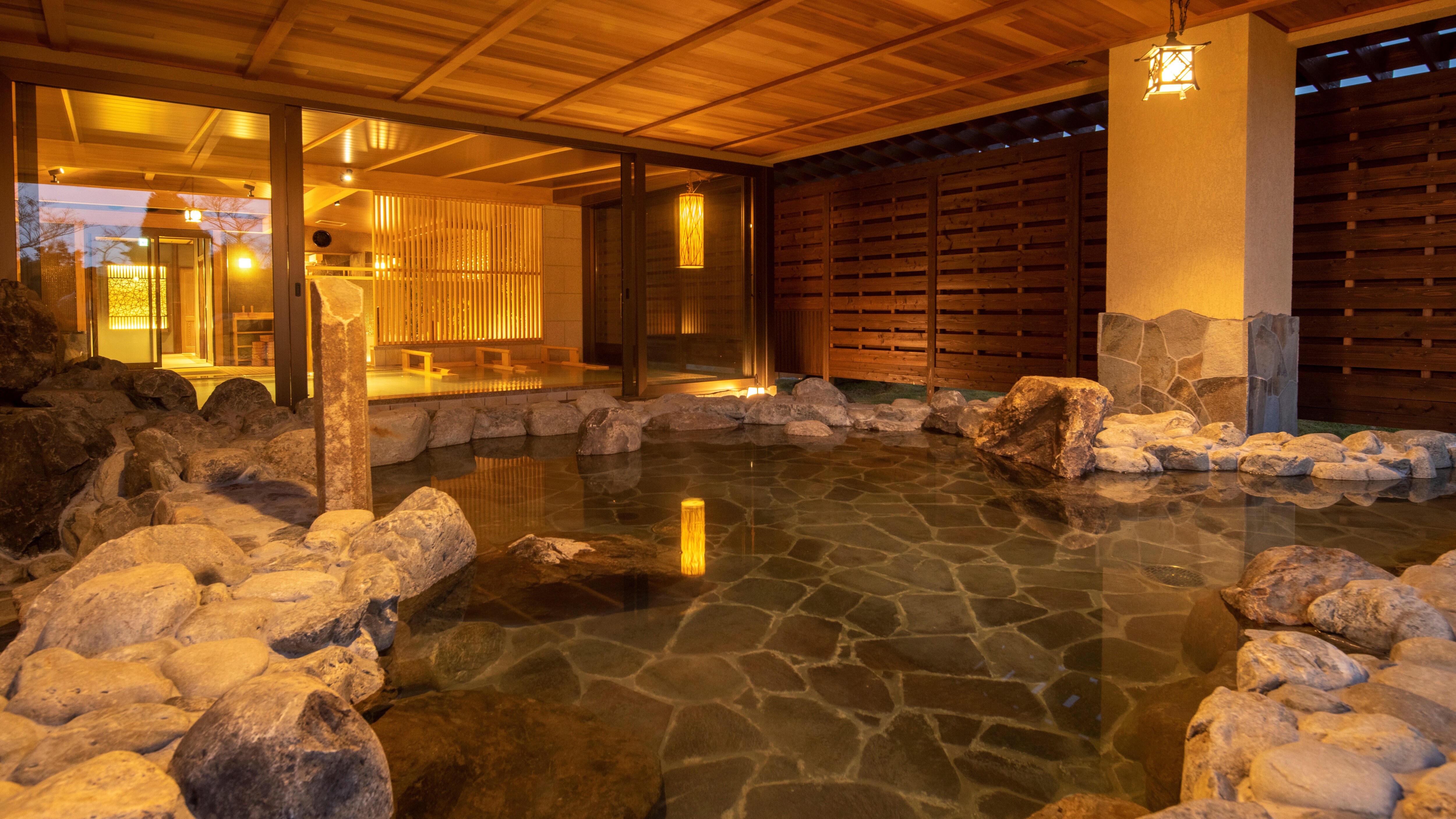 ★ Large communal bath (men's bath, open-air)