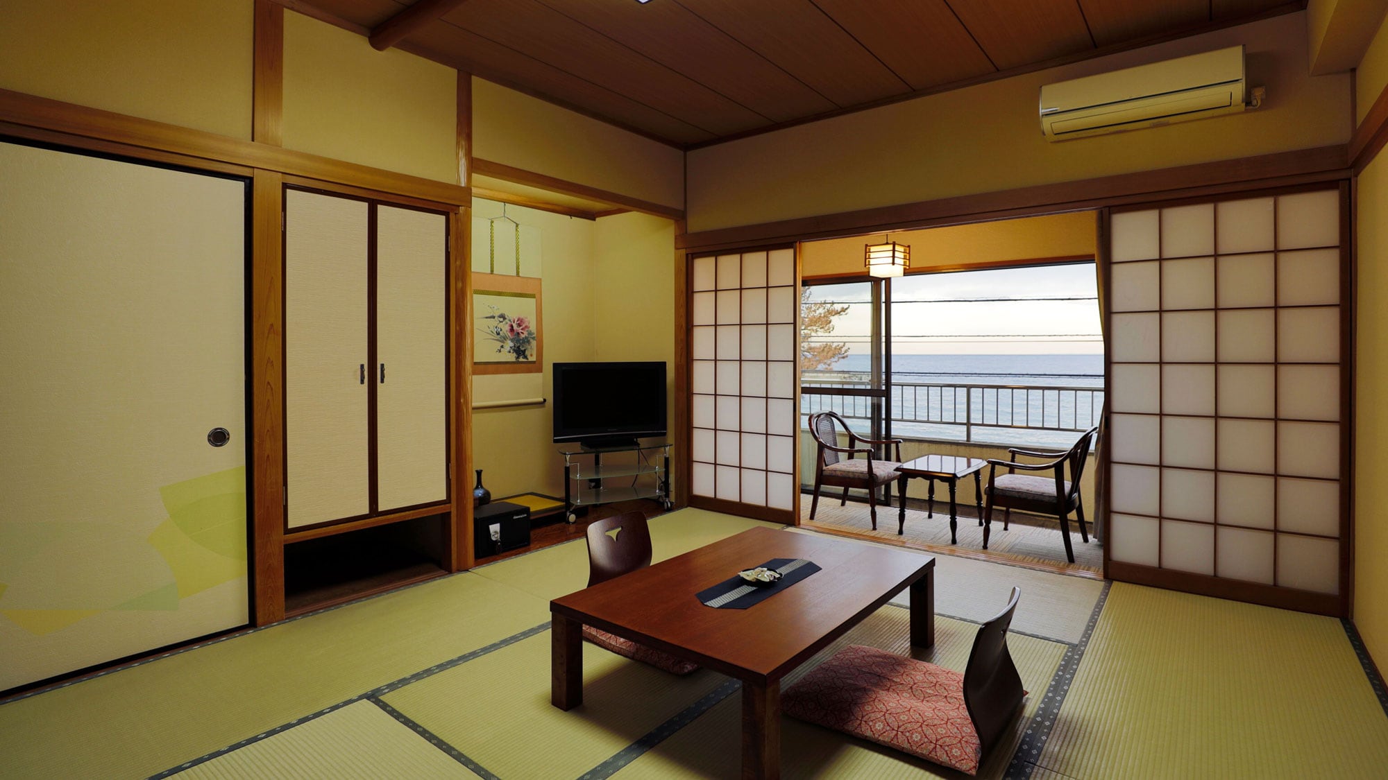 Ocean view ■ Japanese-style room 10 tatami mats ■ Flounder (1-4 people)