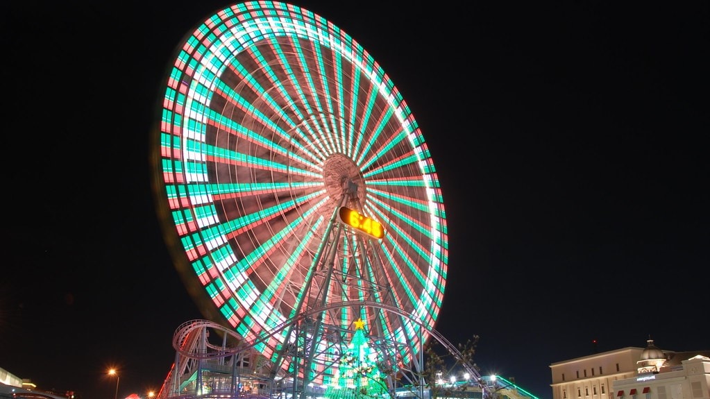 Yokohama Cosmo World Ferris Wheel "Cosmo Clock 21"
