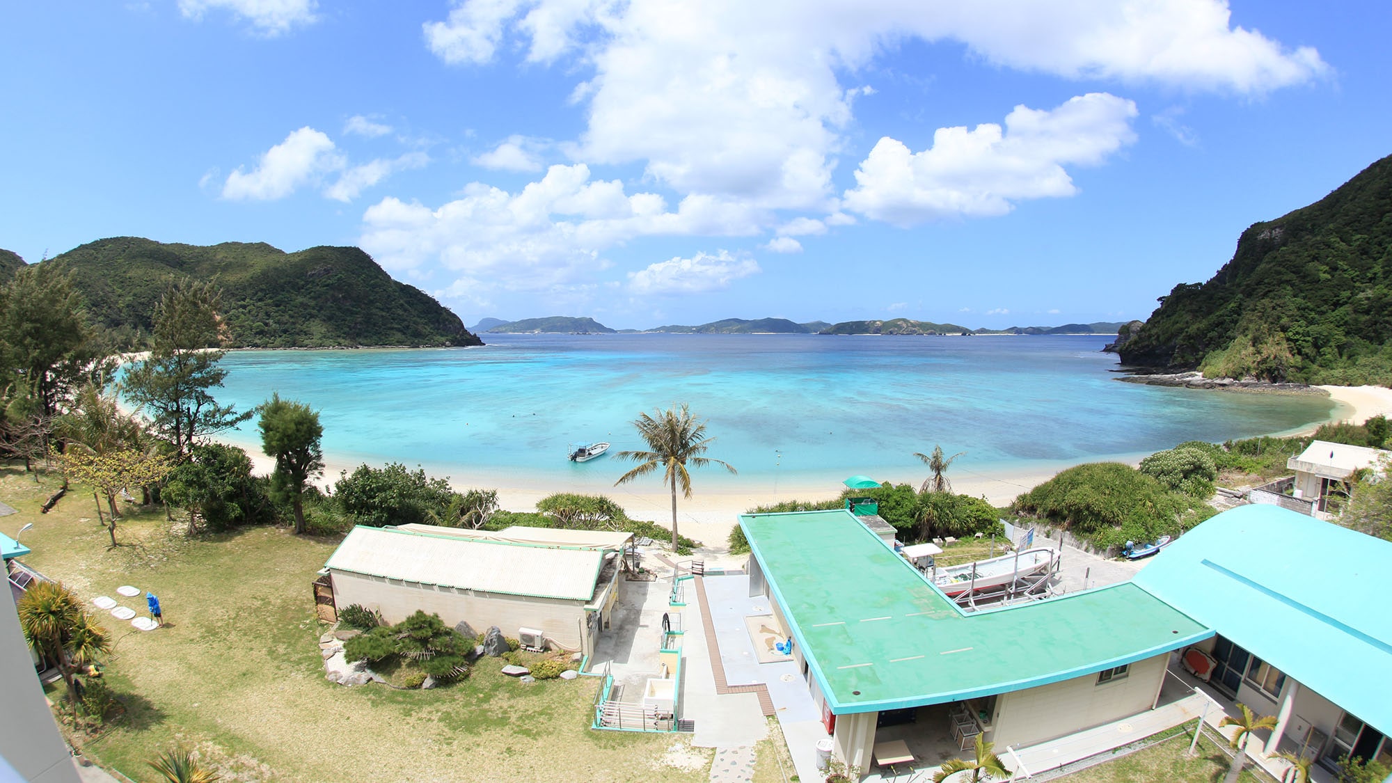 ・【房間景觀】從面向大海的房間可以看到蔚藍的大海和白色的沙灘。