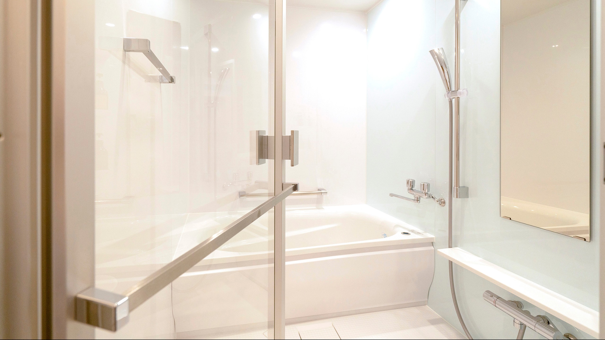 Family Queen Room Bathroom