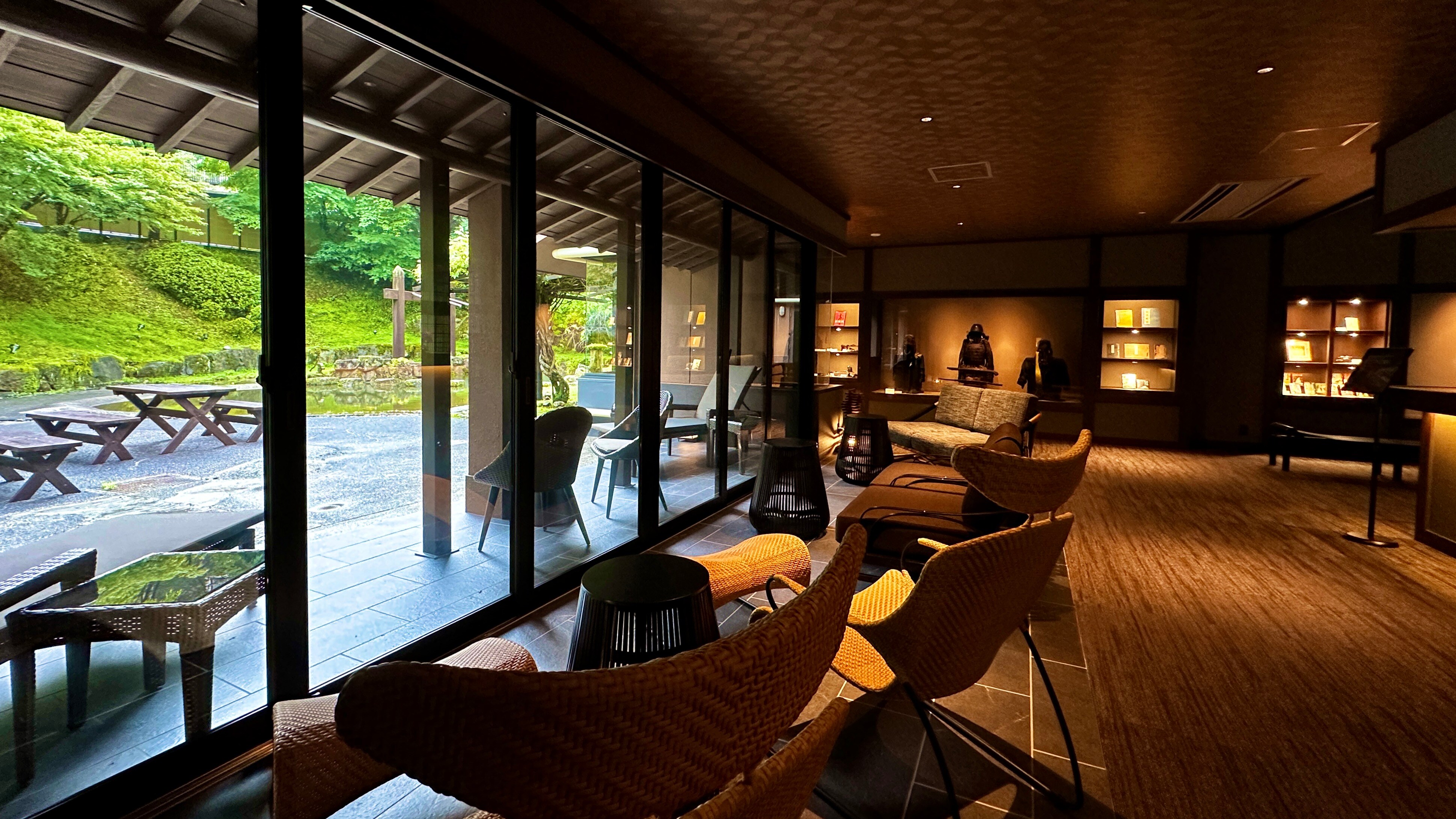 ●After-bath lounge
