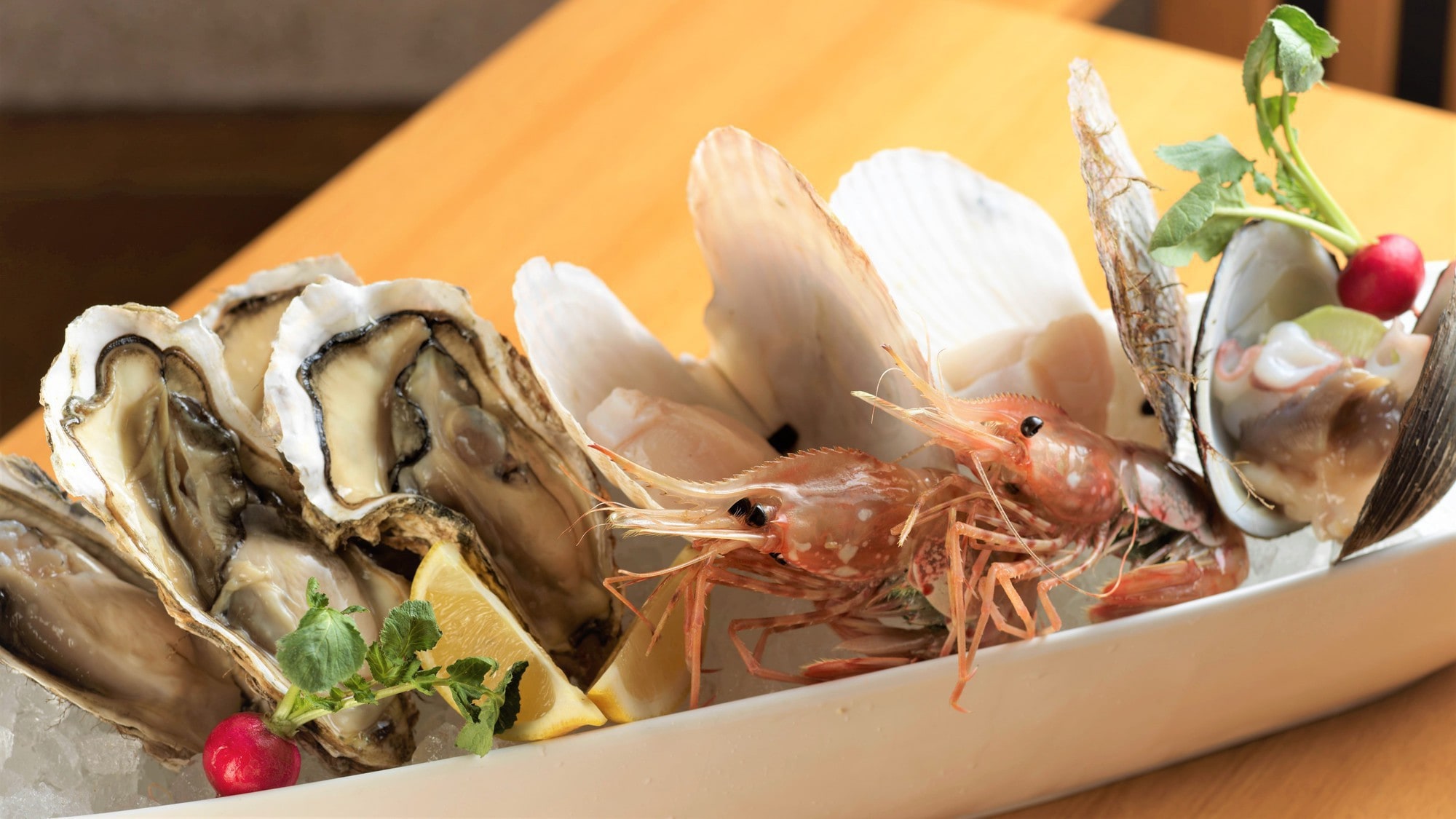 [Buffet] Hidangan utama spesial Chef "Seasonal seafood platter" (1 contoh untuk 2 orang)