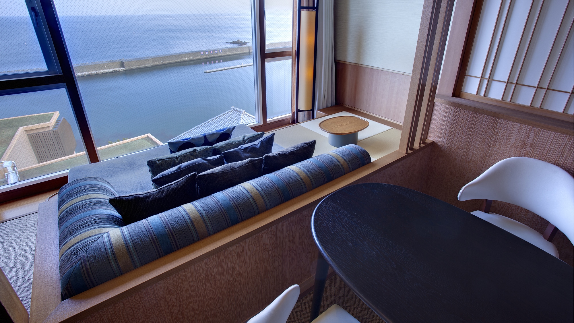 [Special floor "Riraku" Japanese-style twin room]