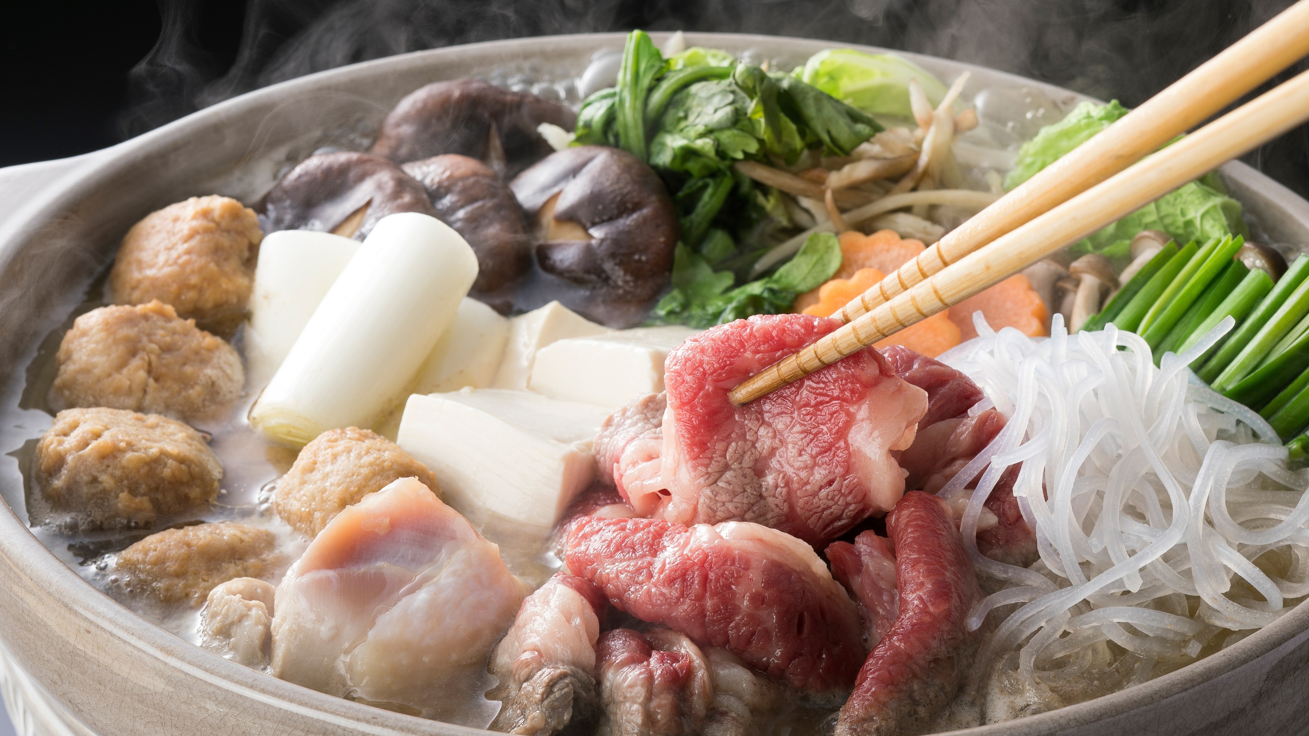 The main dish is Tsuyama's local hotpot "Sozuri Nabe" (image)