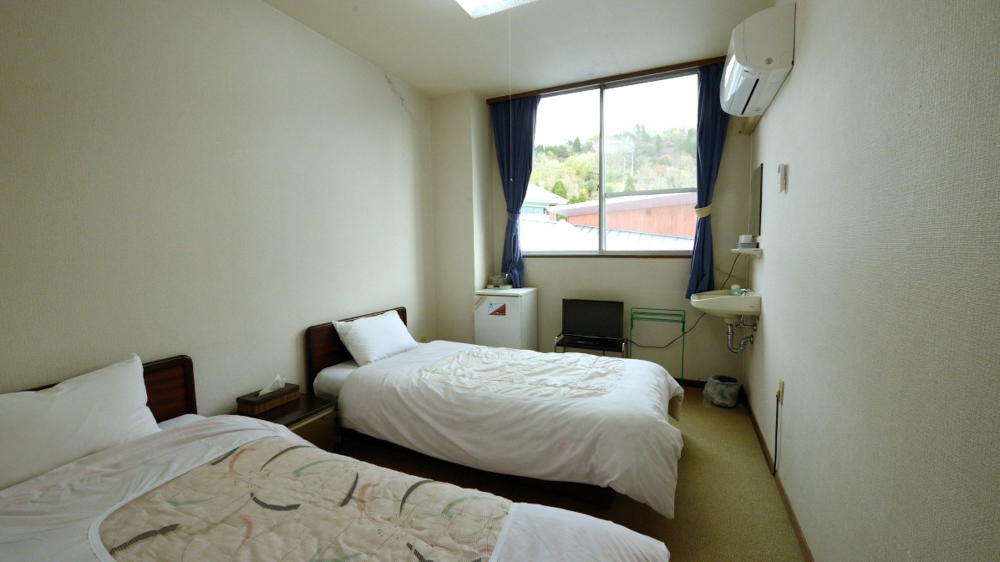 *Western-style twin room