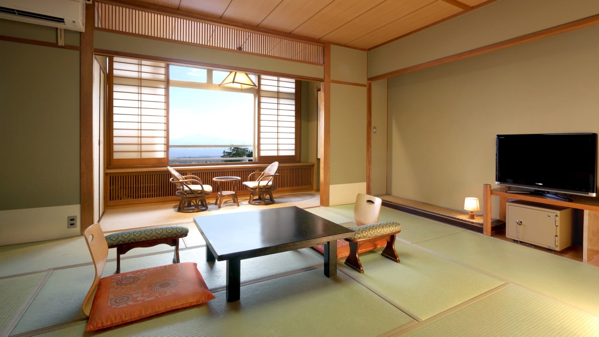 Japanese-style room 10 to 12 tatami mats
