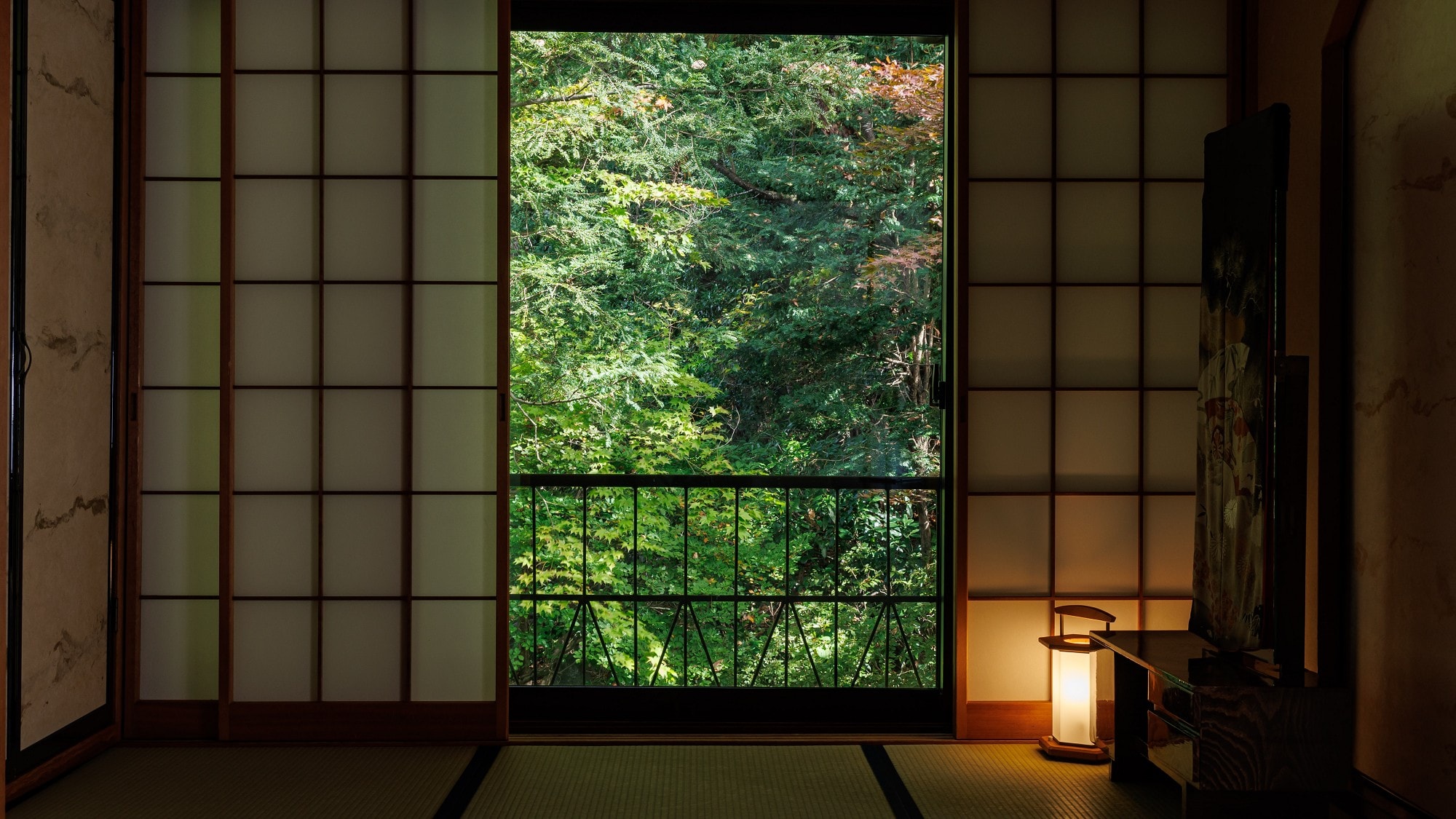 ■ [Fuji] Main building Japanese-style room, 14 tatami mats / Overlooking the Japanese garden reflecting the four seasons