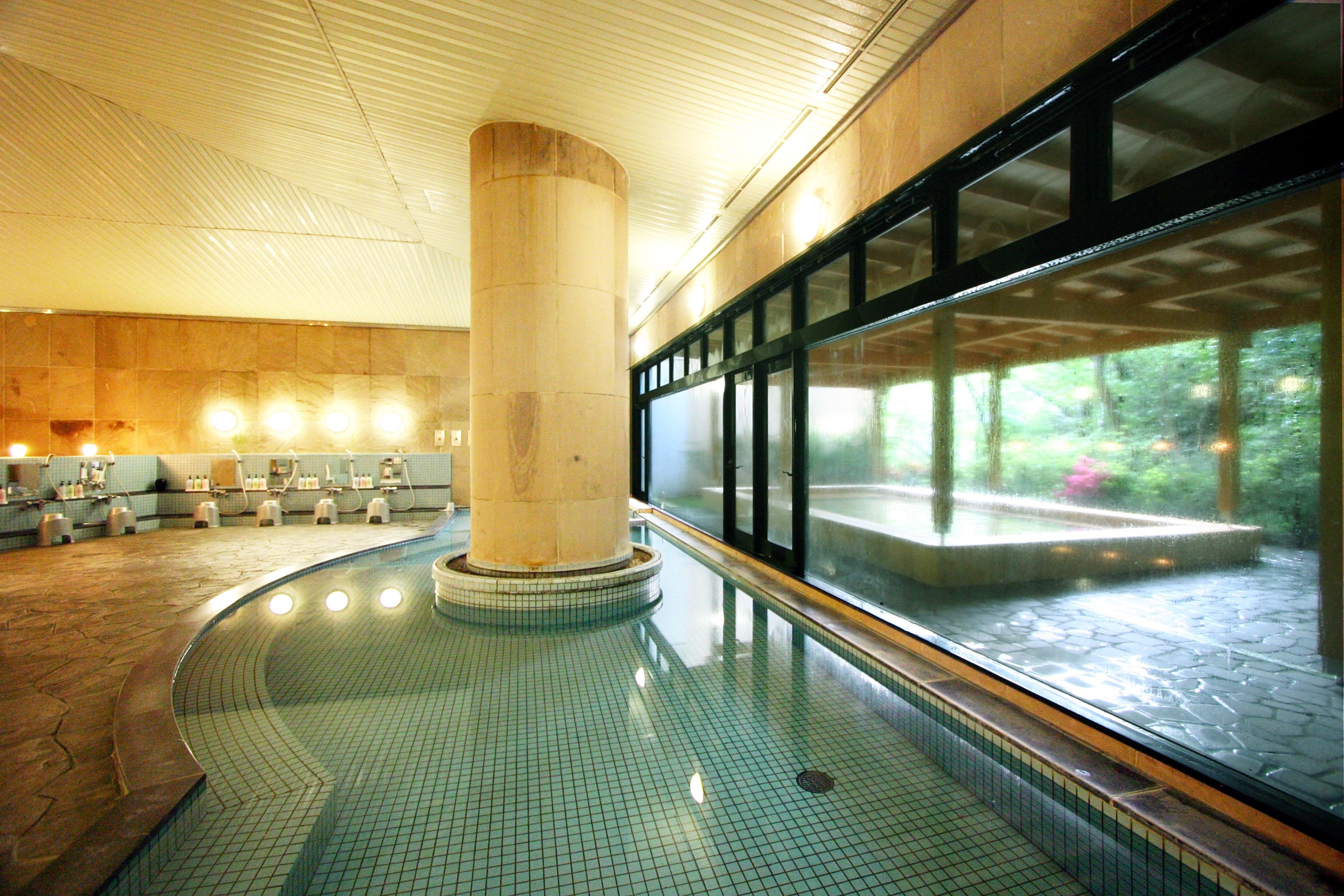 室內浴池