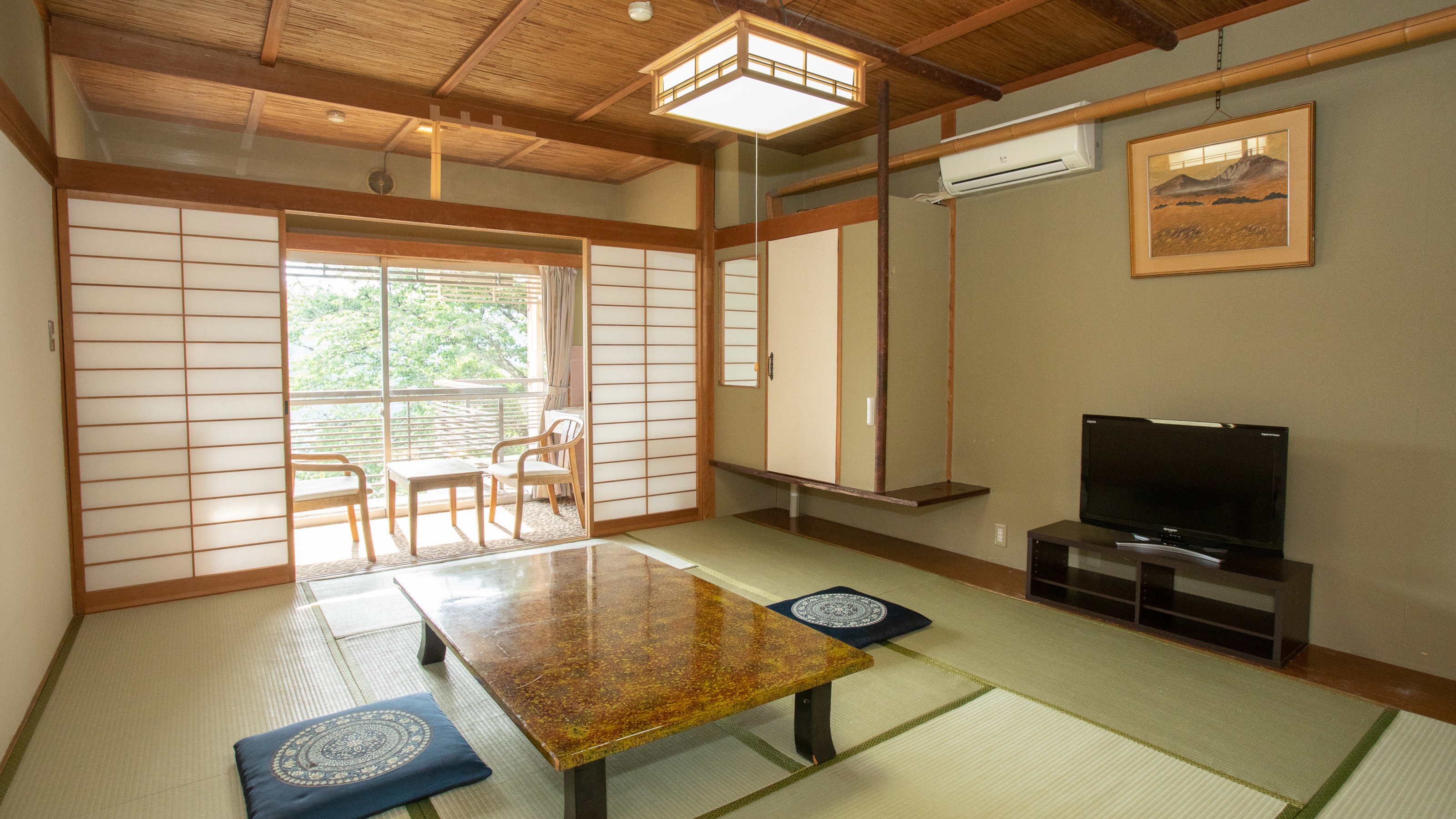 Main building: 10 tatami Japanese-style room (outdoor bath)
