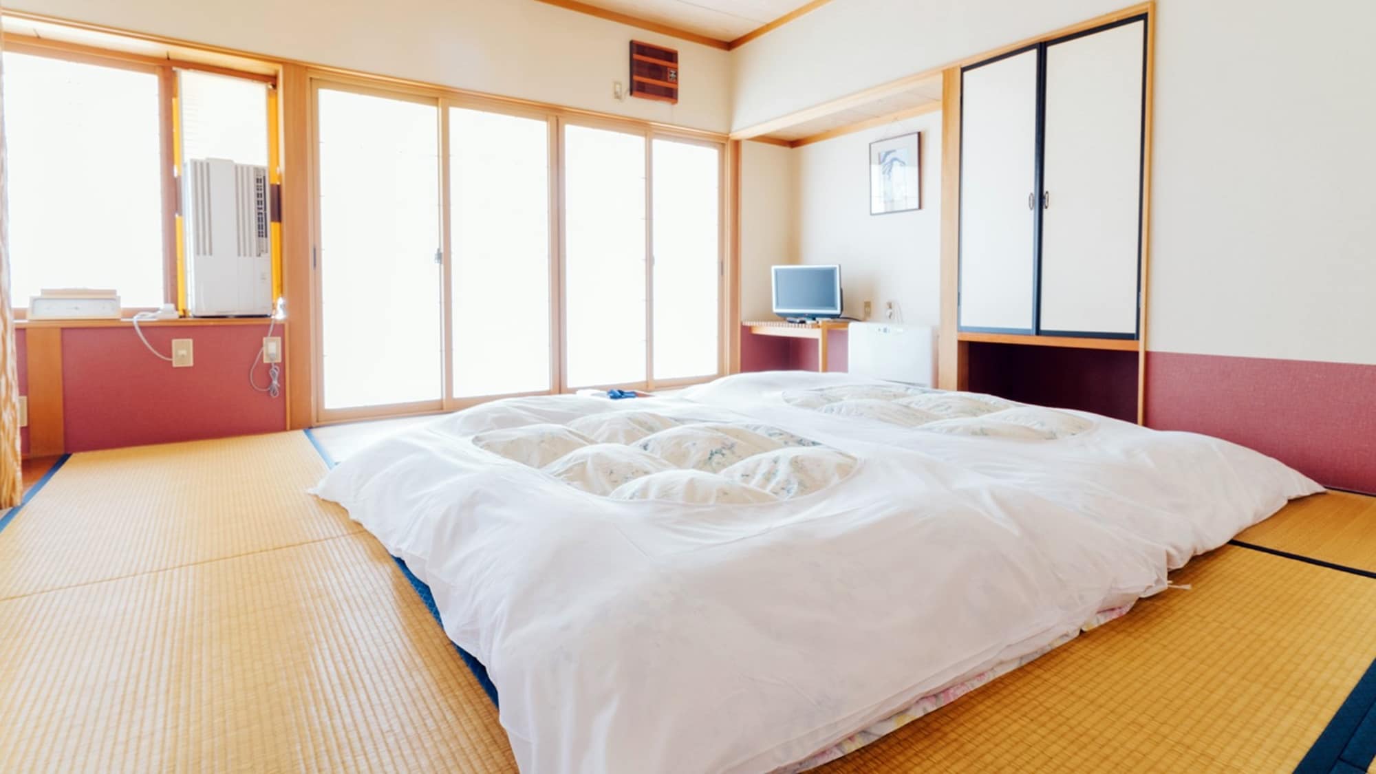 * [Kamar/Contoh kamar bergaya Jepang] Silakan nikmati masa menginap Anda dalam suasana yang nyaman dan menenangkan.