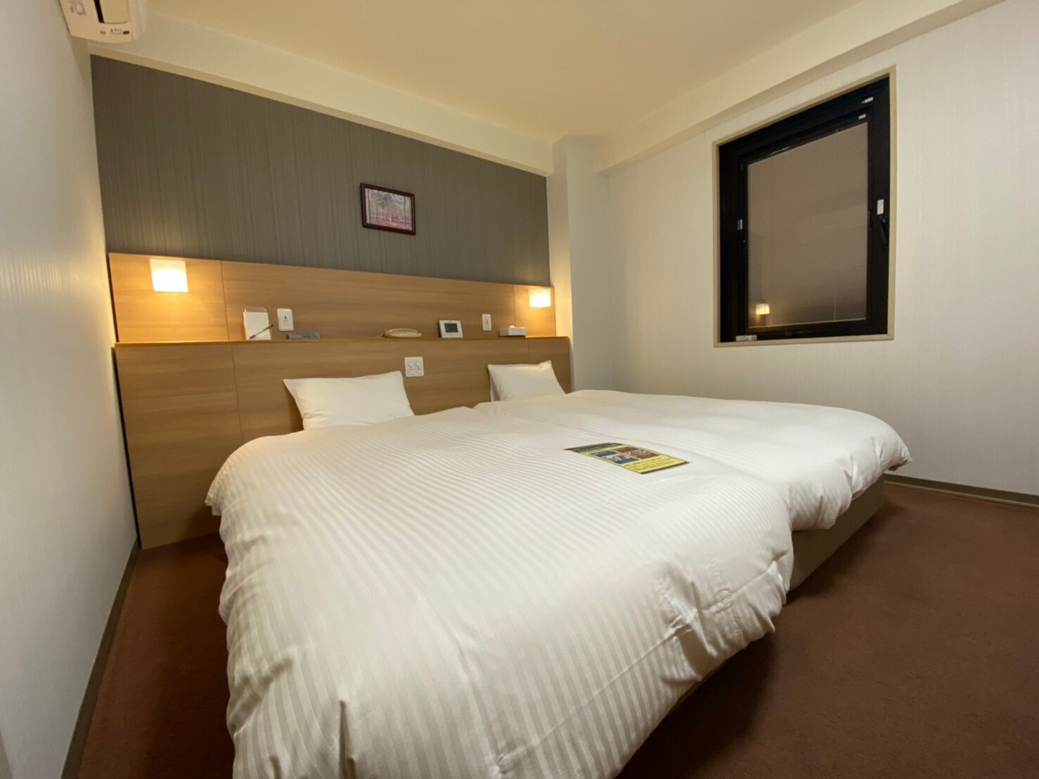 Western-style twin room