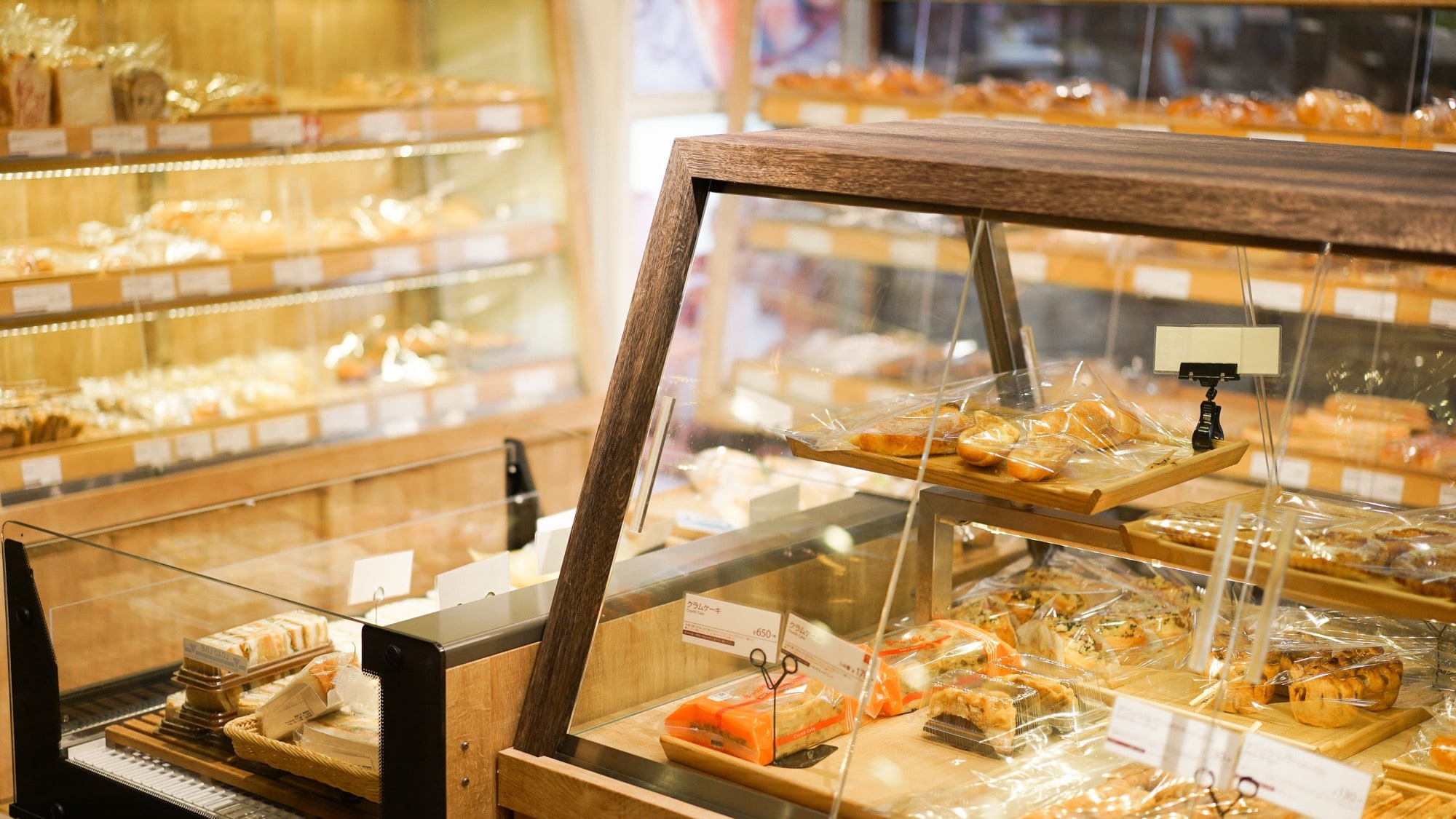 You can choose 2 types of bread you like from any of the breads in the store ♪ ★