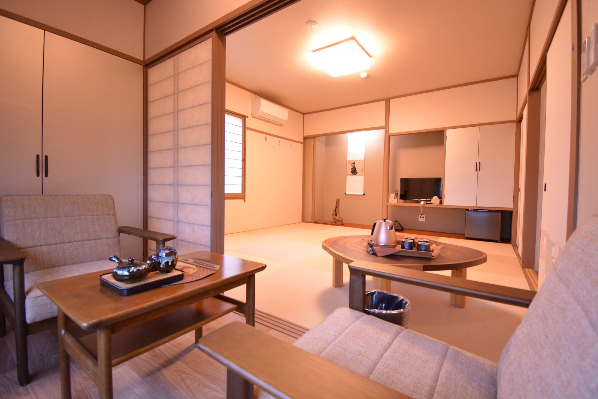 Room 305 [Capacity 1 to 3 people]