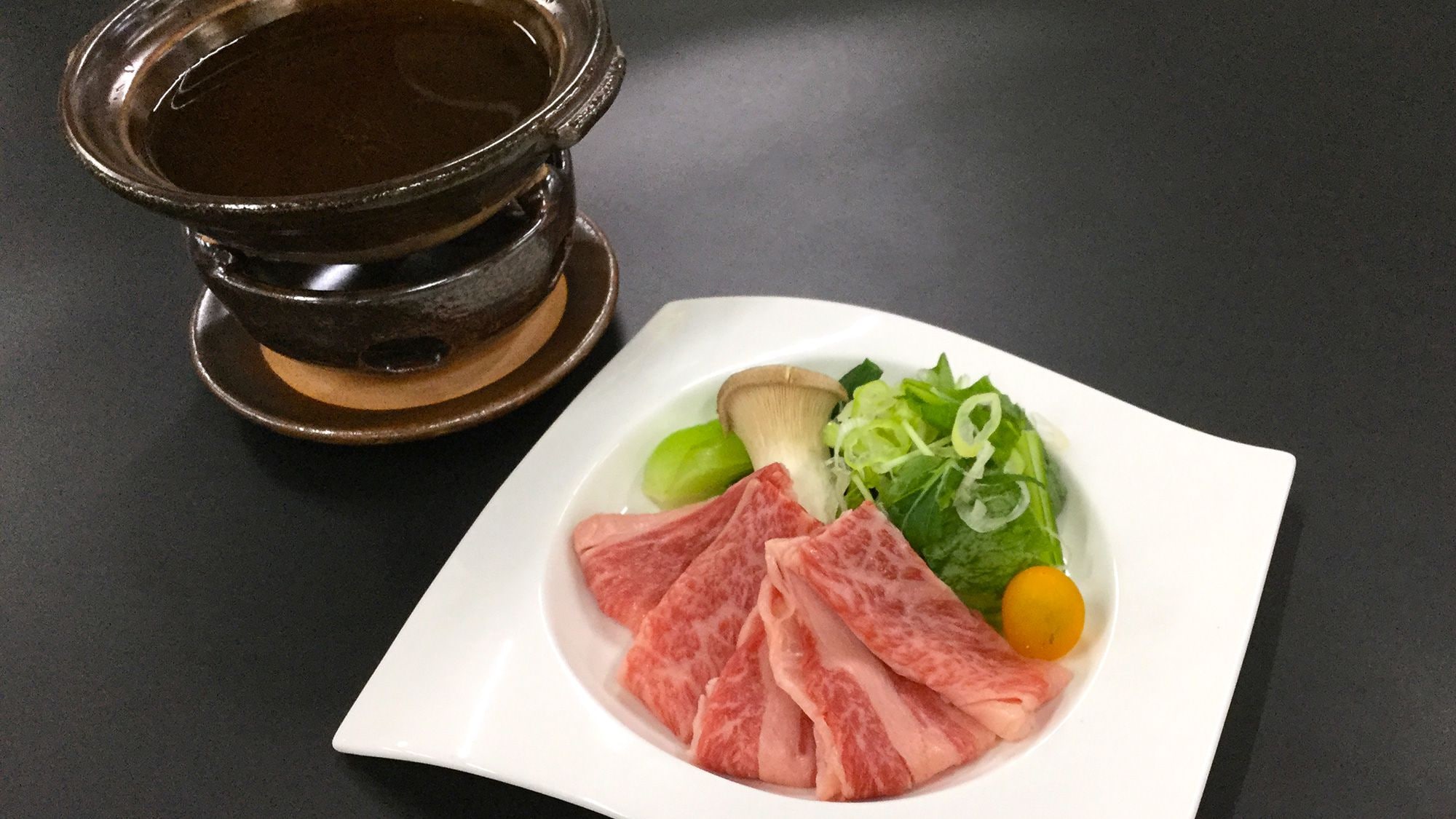 ◆ [March to May Kaiseki Peach] Domestic beef and green vegetable shabu-shabu hotpot with the aroma of truffles